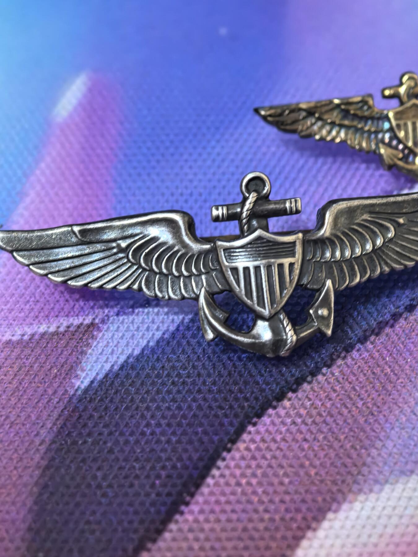 美德苏勋章奖章拍卖 本次各种都有 取消了保留价模式  德因原因只上2-3图 具体的想要的请联系我要完整图。都经过讨论未标明则全部是原品，保真 放心拍。3月4日晚上九点结束在麦稀奇 找不到的加我qq或者微信都是184277308备注苏章拍卖。