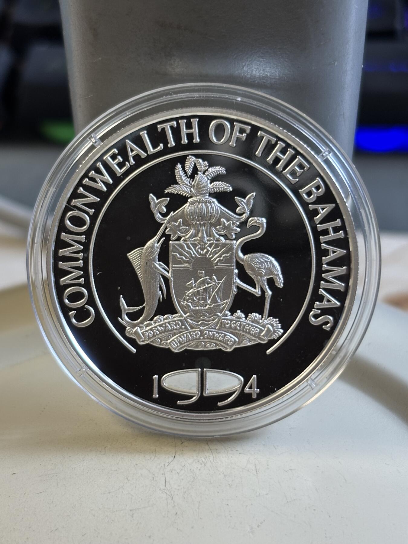 第193期拍卖 获奖巴哈马1994年高尔夫一杆进洞纪念银币带证书，999银，获得克劳斯1996年度最佳创意币大奖