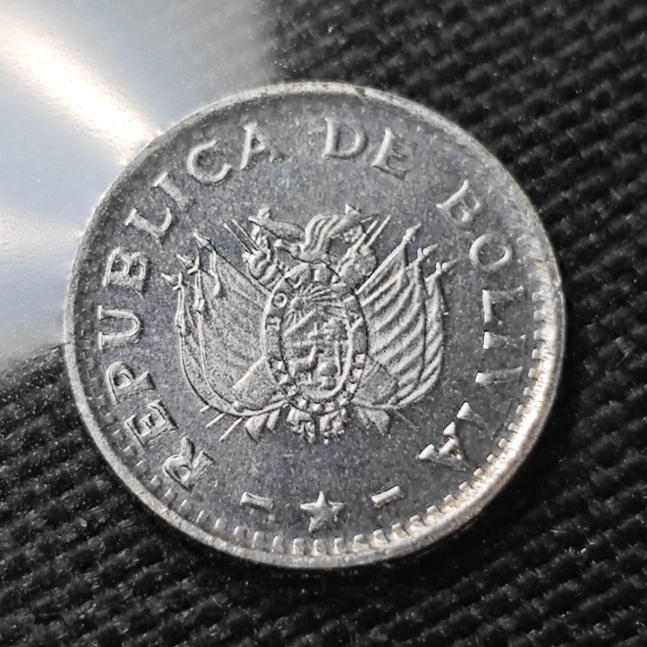 KK钱币收藏小铺   第404期 2月预留时间 周末发货  1987玻利维亚2分