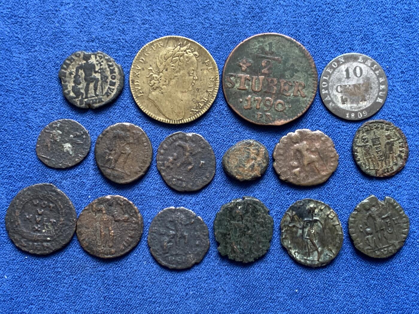 《竞宝斋》第468场 周日，周一 2场连拍 （全场包邮）欢迎送拍 16枚一组 早期钱币/代币 细节见图 总重37.65克