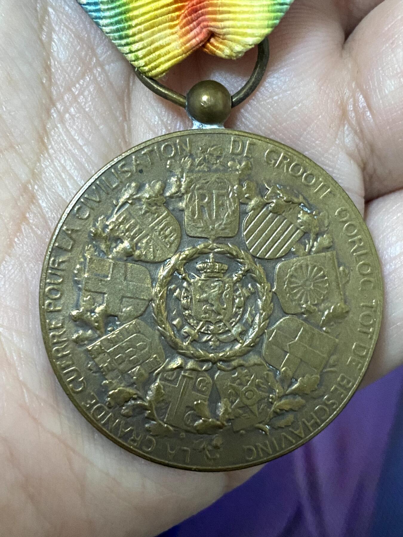 美德苏勋章奖章拍卖 本次各种都有 取消了保留价模式  德因原因只上2-3图 具体的想要的请联系我要完整图。都经过讨论未标明则全部是原品，保真 放心拍。3月4日晚上九点结束在麦稀奇 找不到的加我qq或者微信都是184277308备注苏章拍卖。