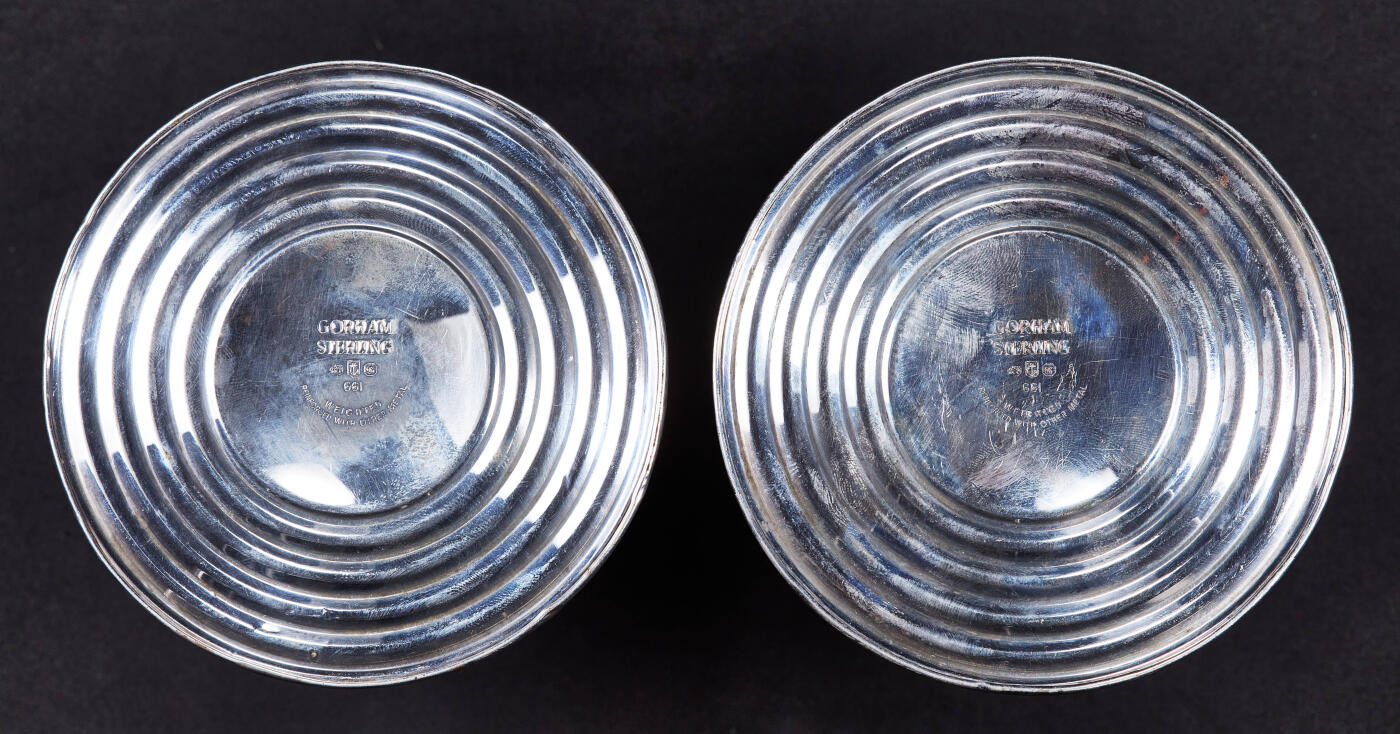 【俄甄集藏】2026年(049)03-18星期三 晚 19:30 全场包邮 英国1967年银婚纪念古董银烛台2支一对，底座直径：95mm，高：85mm，口直径：50mm，重量：629.5克，烛台有配重，有使用痕迹，925银，含银比重约20%