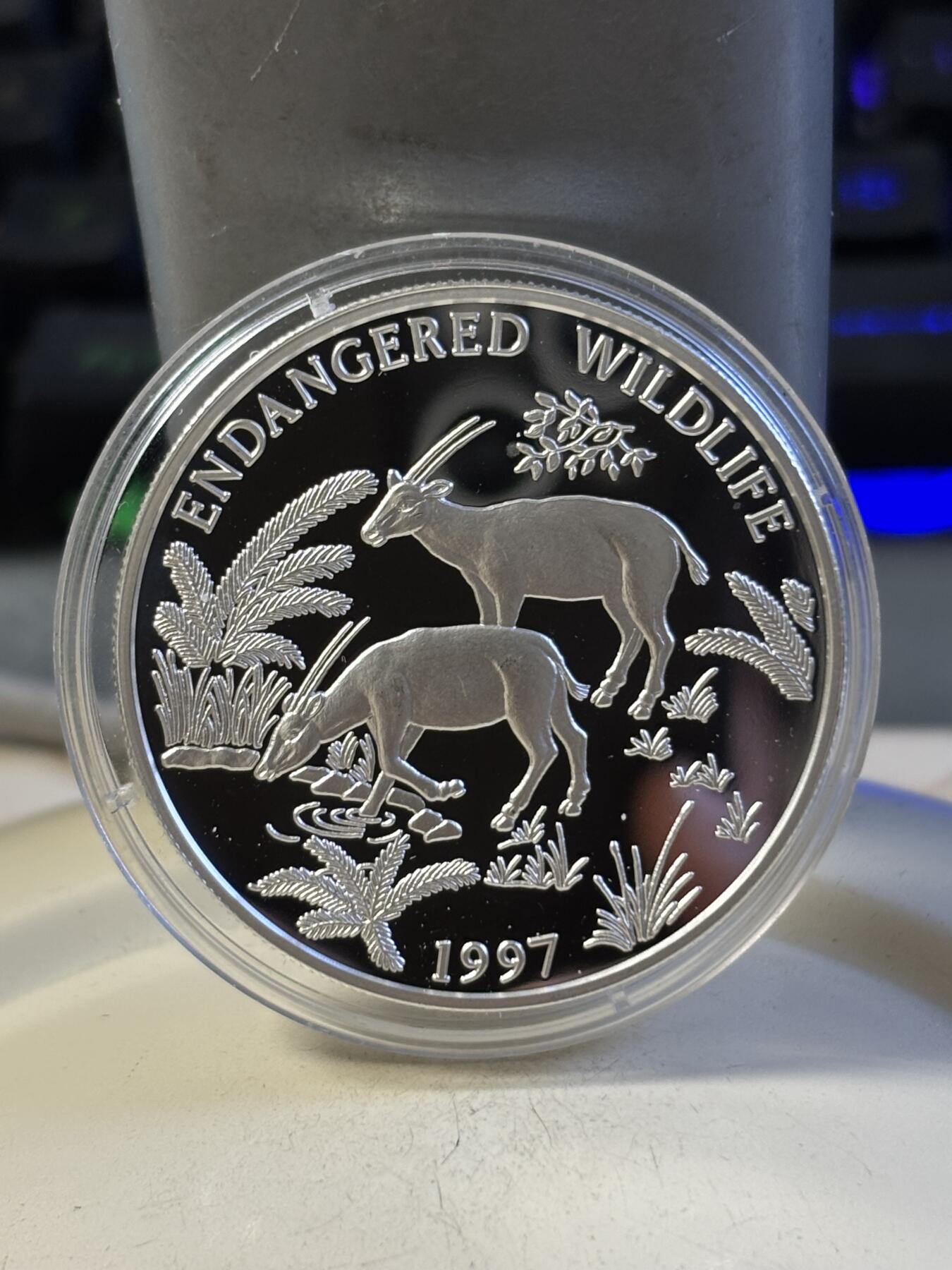 第193期拍卖 老挝1997年濒危野生动物长角沙奥拉纪念银币，1盎司，925银，发行15000枚