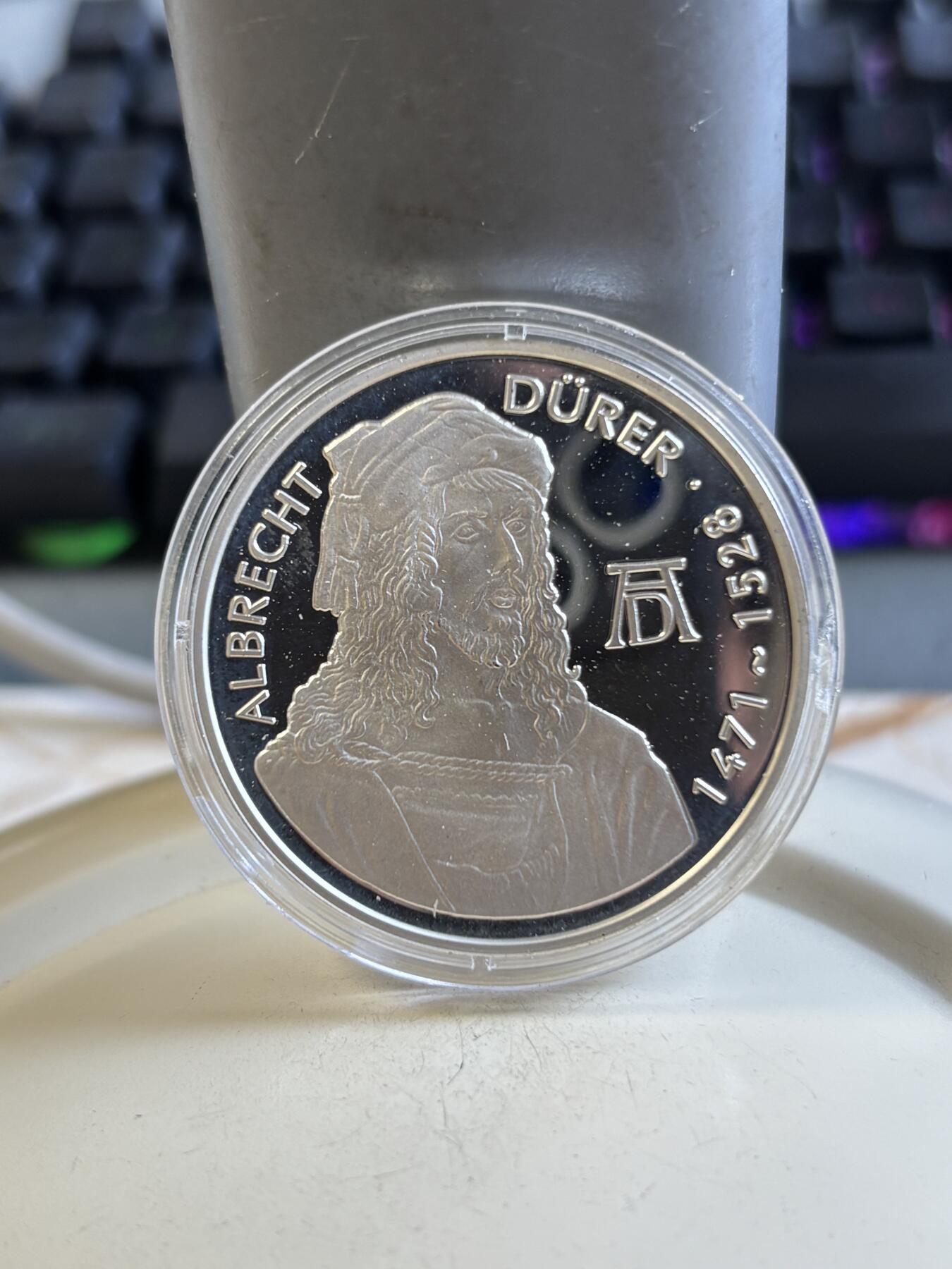 第193期拍卖 乌干达2001年人物丢勒精制纪念银币带证书，925银，20克，发行5000枚，塑料盒有裂痕