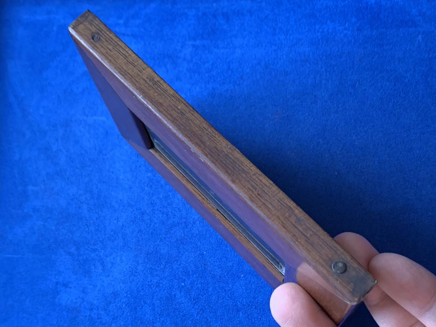 《竞宝斋》第468场 周日，周一 2场连拍 （全场包邮）欢迎送拍 1926年H.德罗普西设计法国国际卧铺车与欧洲大东方快车公司成立五十周年纪念高浮雕铜方章，本章工艺复杂，其中世界地图采用阴刻法，值得收藏。已装裱，可拆卸。总重227.8克，尺寸约104*150mm