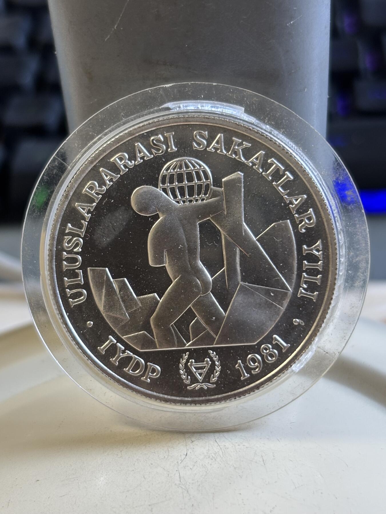 第193期拍卖 土耳其1981年联合国残疾人纪念大银币，925银，28.28克，塑料盒有破