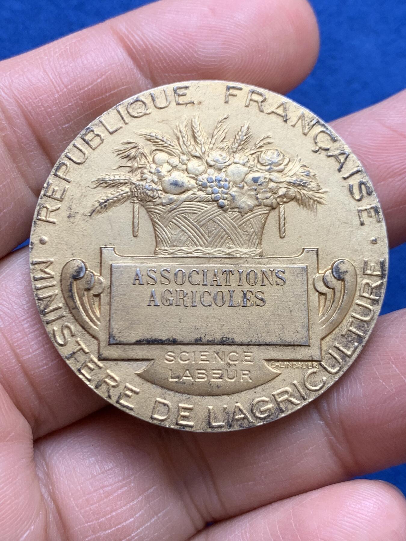 《竞宝斋》第468场 周日，周一 2场连拍 （全场包邮）欢迎送拍 法国播种者镀金银章 36.6克 40.6mm 丰饶角2银标