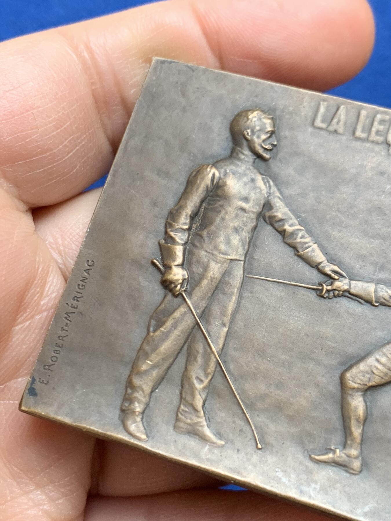 《竞宝斋》第468场 周日，周一 2场连拍 （全场包邮）欢迎送拍 法国击剑比赛铜质方章 94.8克 49.2*60.2mm 丰饶角铜标