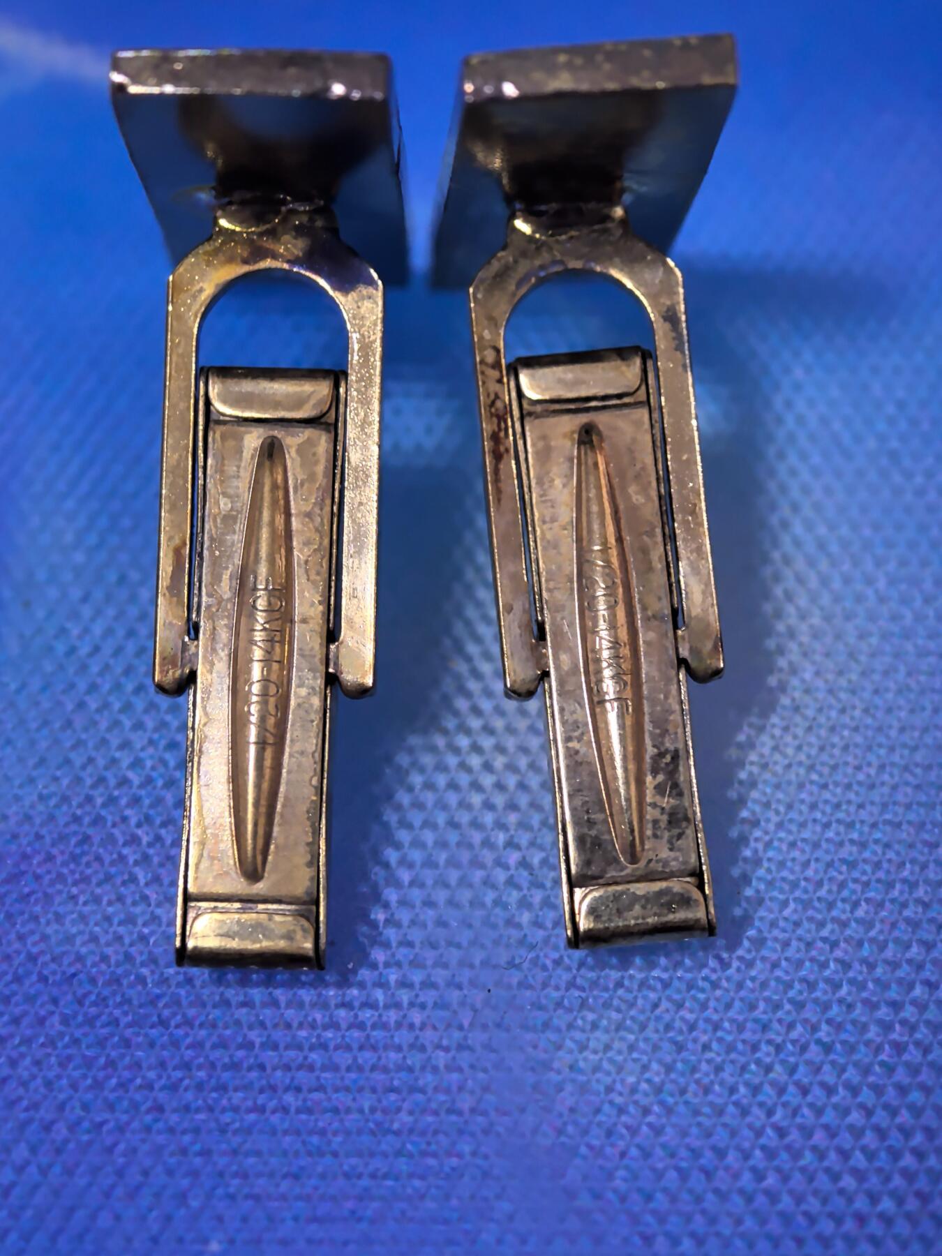 美德苏勋章奖章拍卖 本次各种都有 取消了保留价模式  德因原因只上2-3图 具体的想要的请联系我要完整图。都经过讨论未标明则全部是原品，保真 放心拍。3月4日晚上九点结束在麦稀奇 找不到的加我qq或者微信都是184277308备注苏章拍卖。 华尔街一对袖扣 复古款式 带原盒 包金 20/1 14k  KGF 