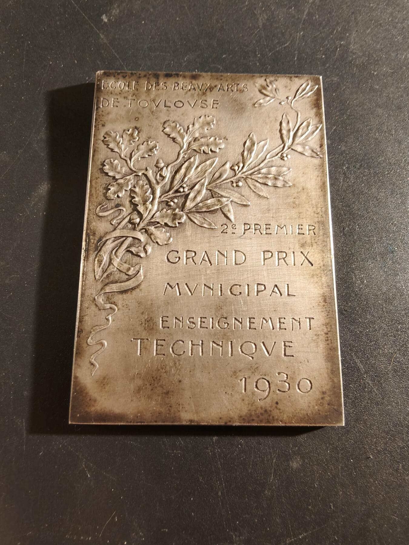 老王徽章第186期 法国1930年图卢兹美术学院二等奖方形镀银大铜章     尺寸43×69mm     重量82.4g