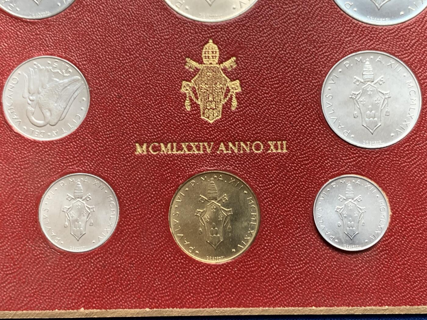 《竞宝斋》第468场 周日，周一 2场连拍 （全场包邮）欢迎送拍 梵蒂冈8枚装套币 带一枚500里拉银币