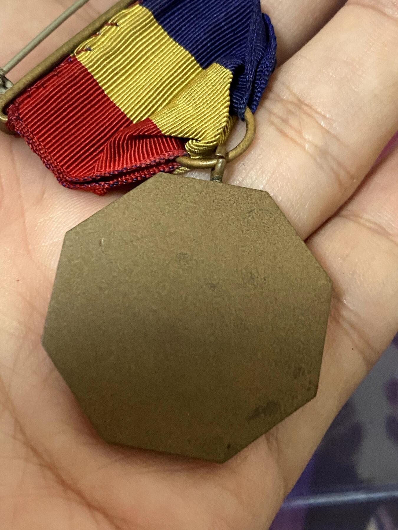 美德苏勋章奖章拍卖 本次各种都有 取消了保留价模式  德因原因只上2-3图 具体的想要的请联系我要完整图。都经过讨论未标明则全部是原品，保真 放心拍。3月4日晚上九点结束在麦稀奇 找不到的加我qq或者微信都是184277308备注苏章拍卖。