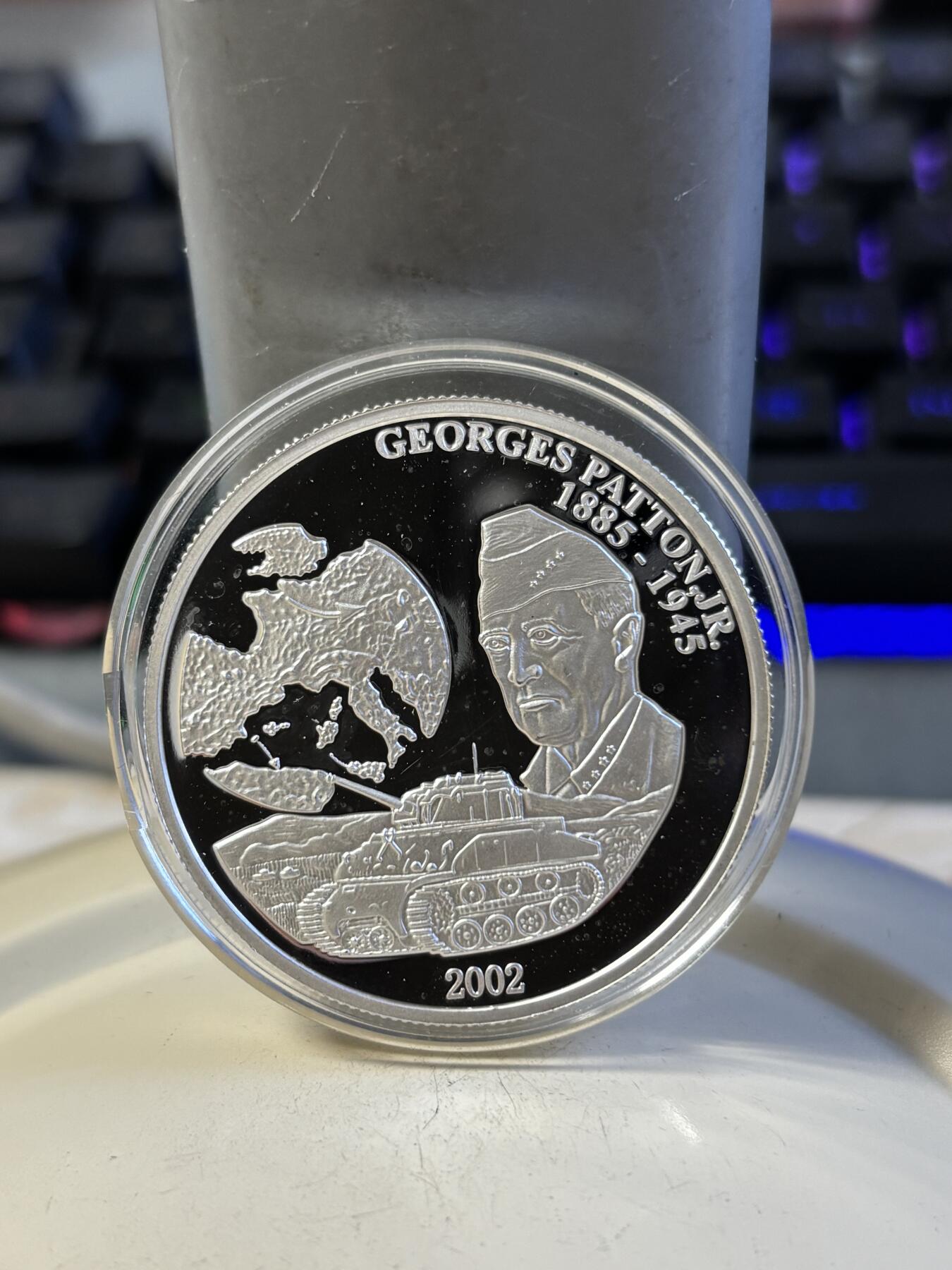 第193期拍卖 刚果2002年二战美国将领巴顿精制银币，925银，26克银价227，有瑕疵