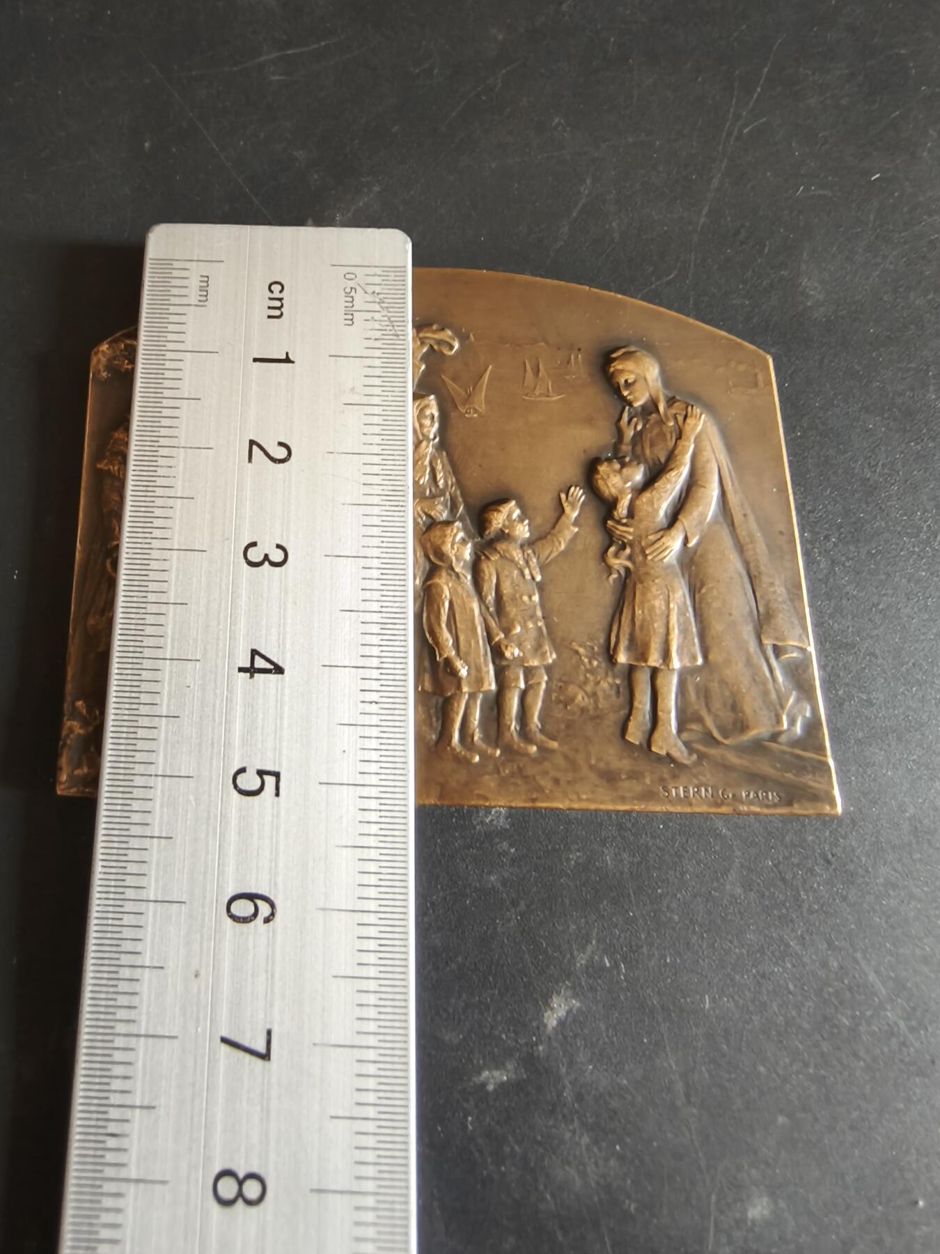 老王徽章第186期 法国一战感恩方形大铜章    尺寸70×51mm    重量96.1g