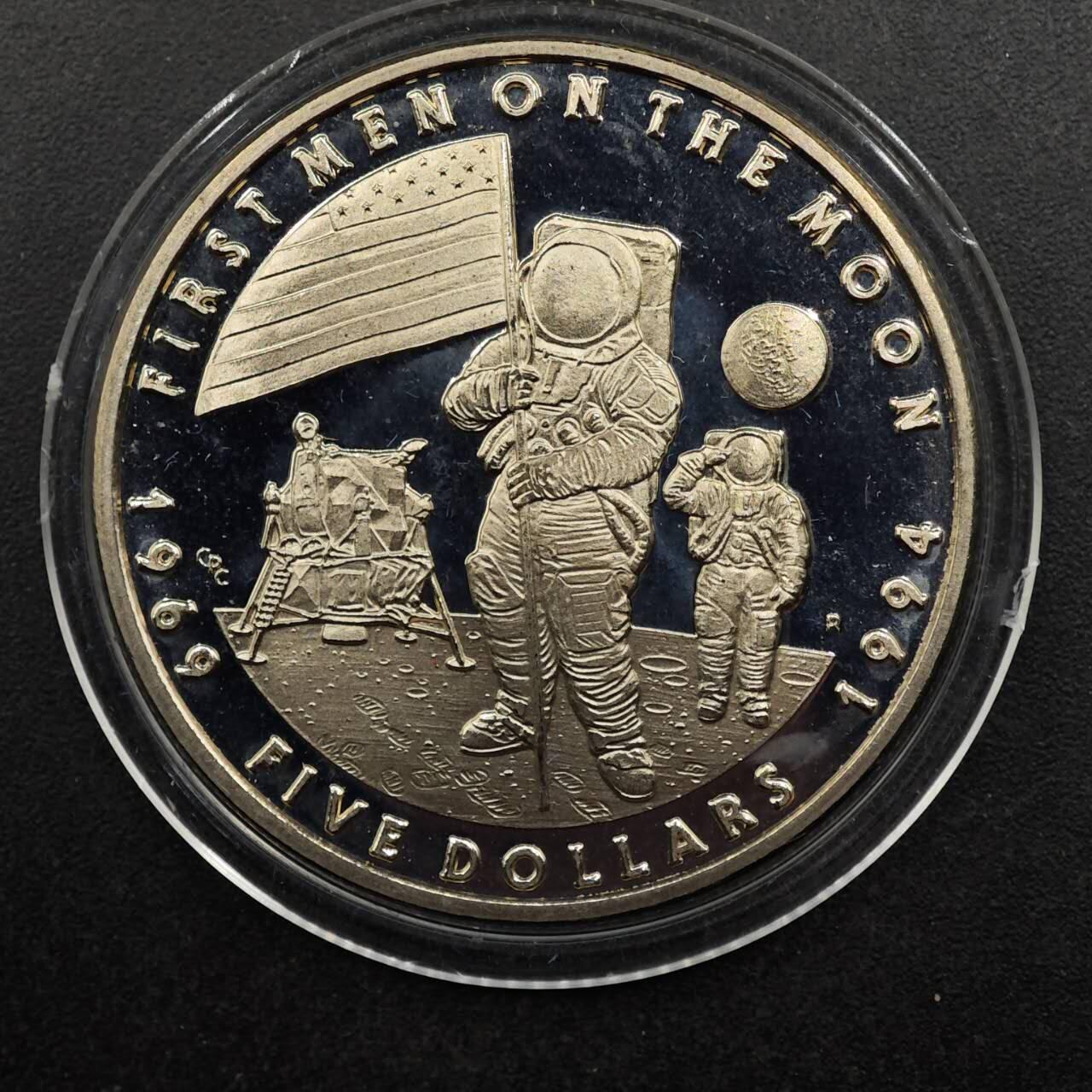  【淘币小摊】限时拍第八百七十八拍   克朗币邮币封场    每周一统一发货 马绍尔群岛1994年登月25周年5元纪念币