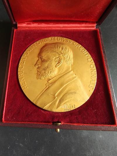 老王徽章第186期 - 法国里昂信贷银行25年服务镀金大铜章    原盒    大师皮列作品     直径80mm    重量285g