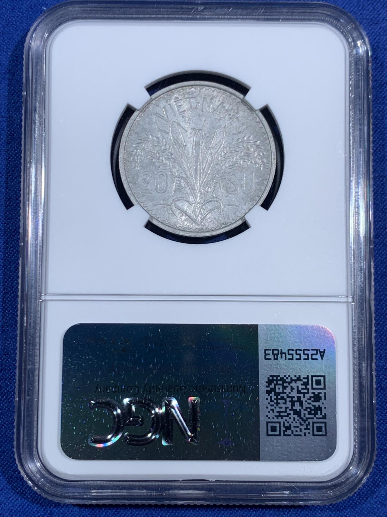 《竞宝斋》第468场 周日，周一 2场连拍 （全场包邮）欢迎送拍 NGC MS62 南越1953年三女神20苏铝币