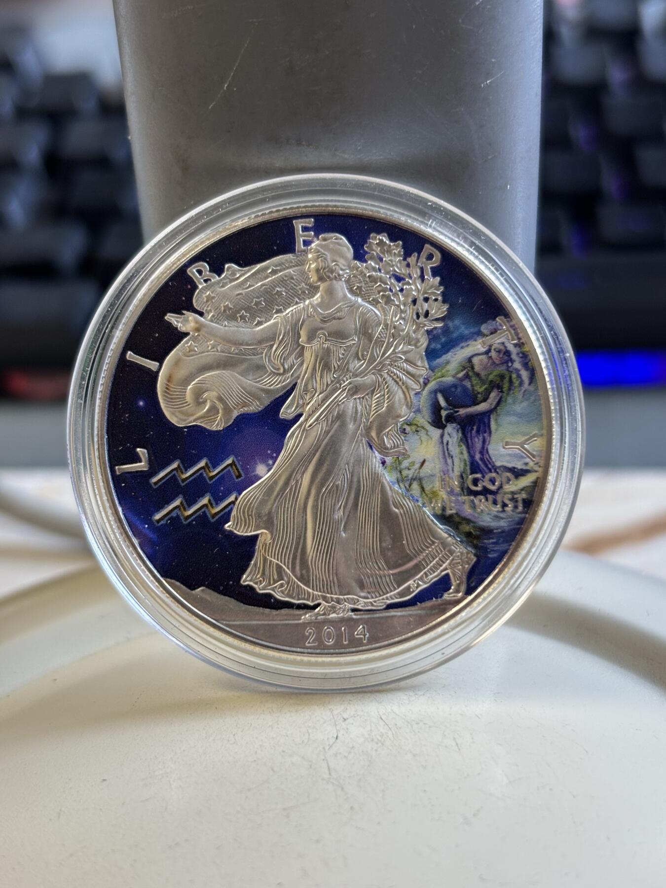 第193期拍卖 美国2014年鹰洋行走女神呢水瓶座1盎司纪念彩银币带证书，999银，发行100枚