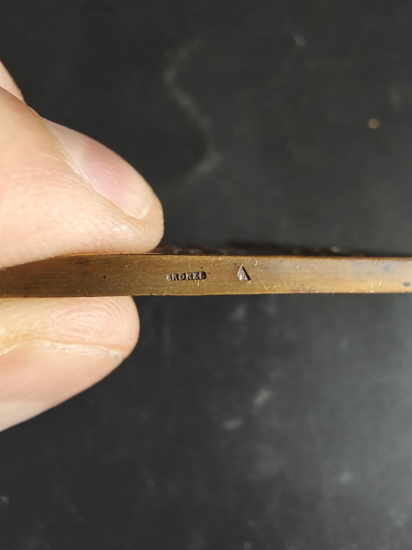 老王徽章第186期 法国一战感恩方形大铜章    尺寸70×51mm    重量96.1g