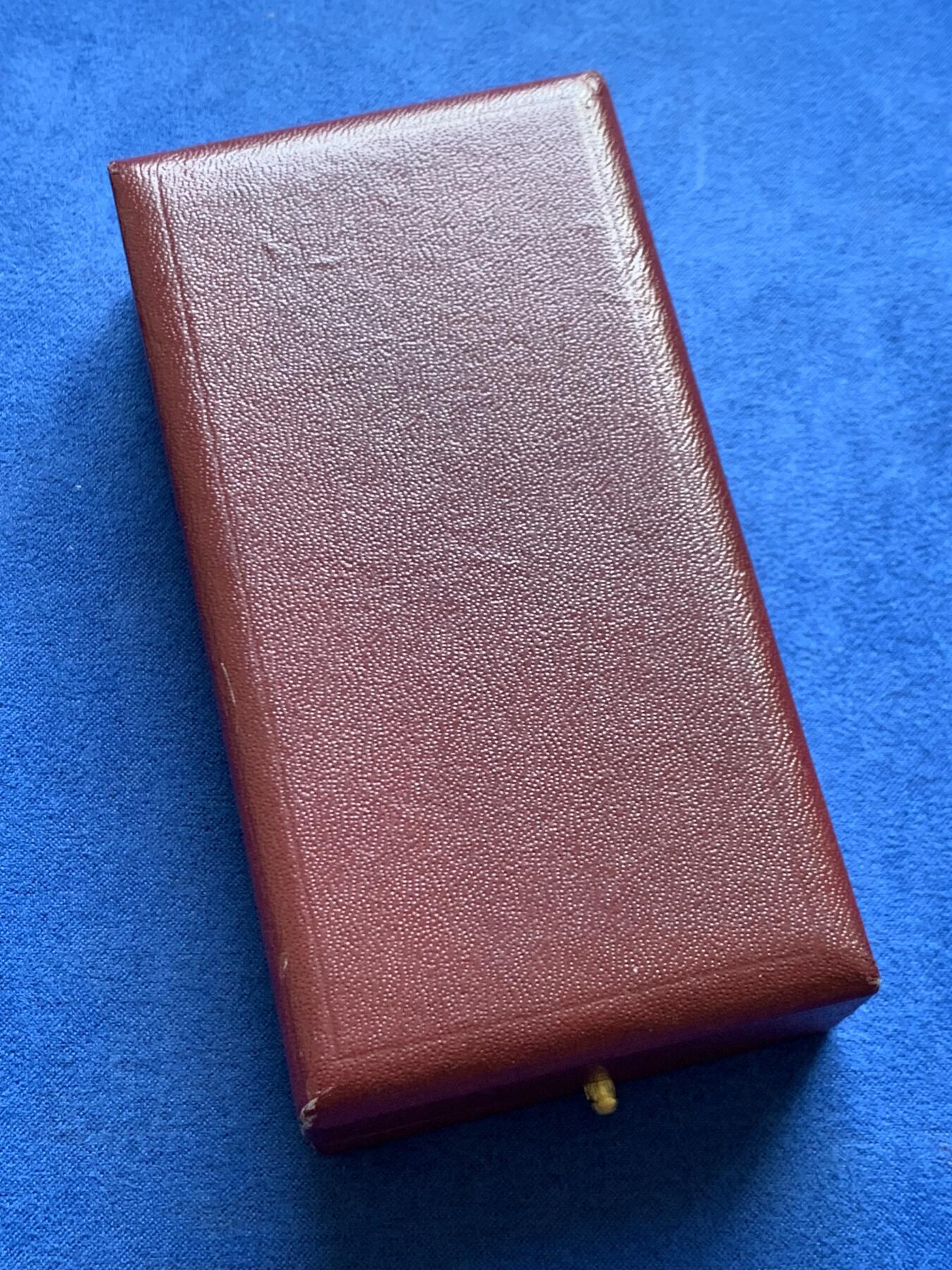 《竞宝斋》第468场 周日，周一 2场连拍 （全场包邮）欢迎送拍 法国文化部颁发旅游贡献奖 镀金银章，总重47克，带盒，银标在背面十点钟方向。