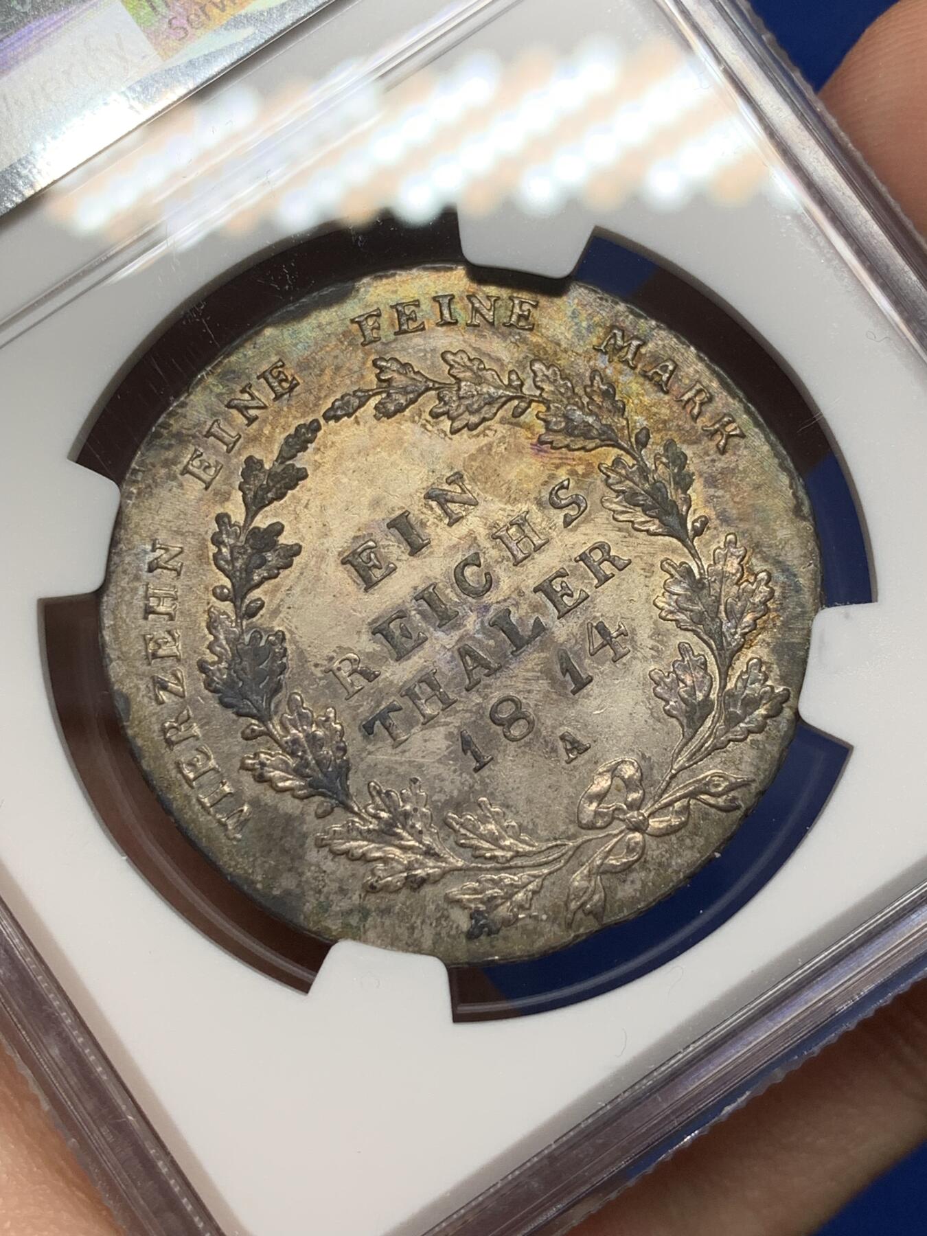 《竞宝斋》第468场 周日，周一 2场连拍 （全场包邮）欢迎送拍 NGC AUD 德国普鲁士 1814年 泰勒 币面全深打 流通痕迹轻微 N给了划痕 不打光基本看不出来