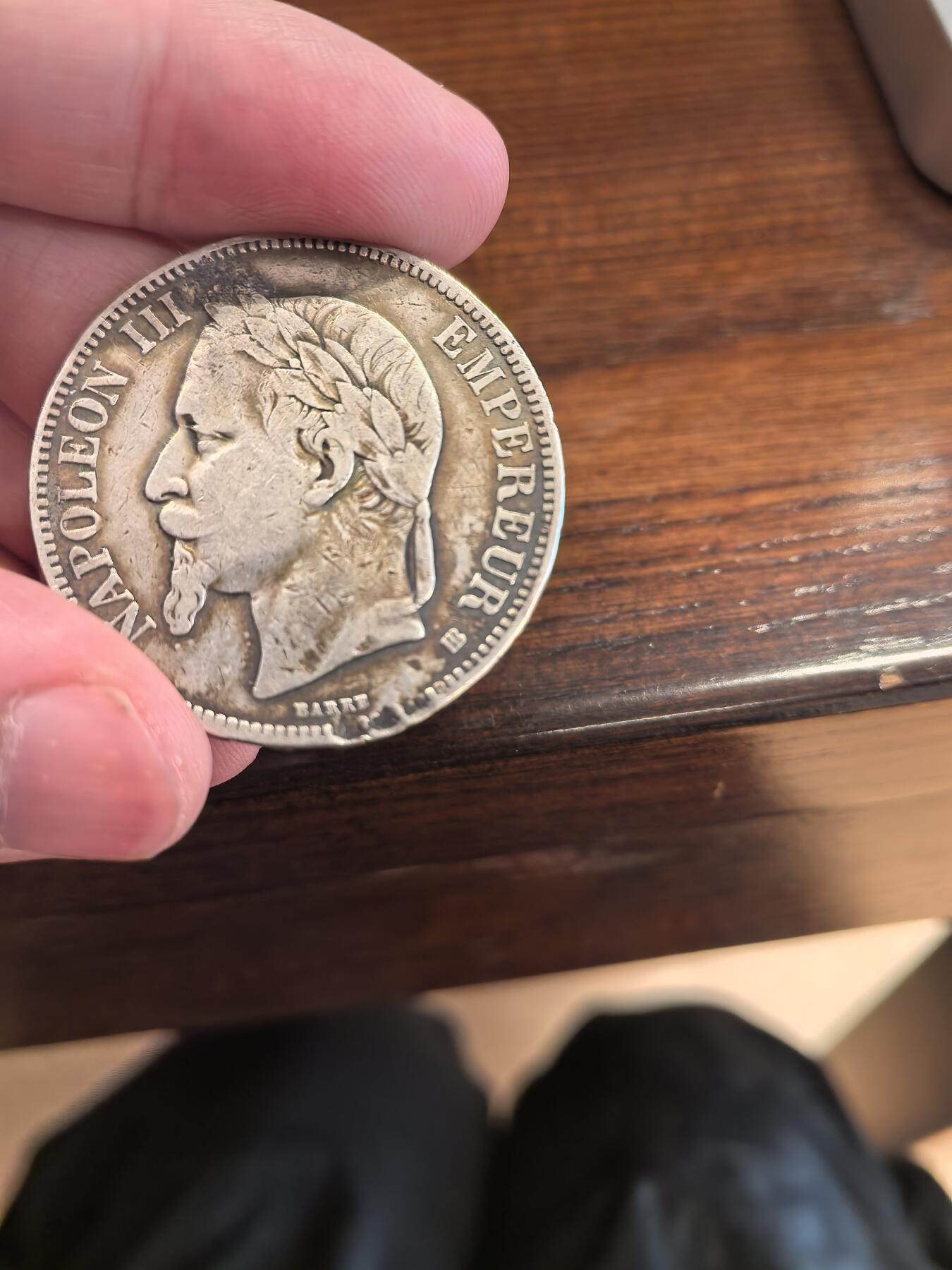 欧洲微章、铜章、银章和银币第三场 银币头颈下面有点伤24.6克