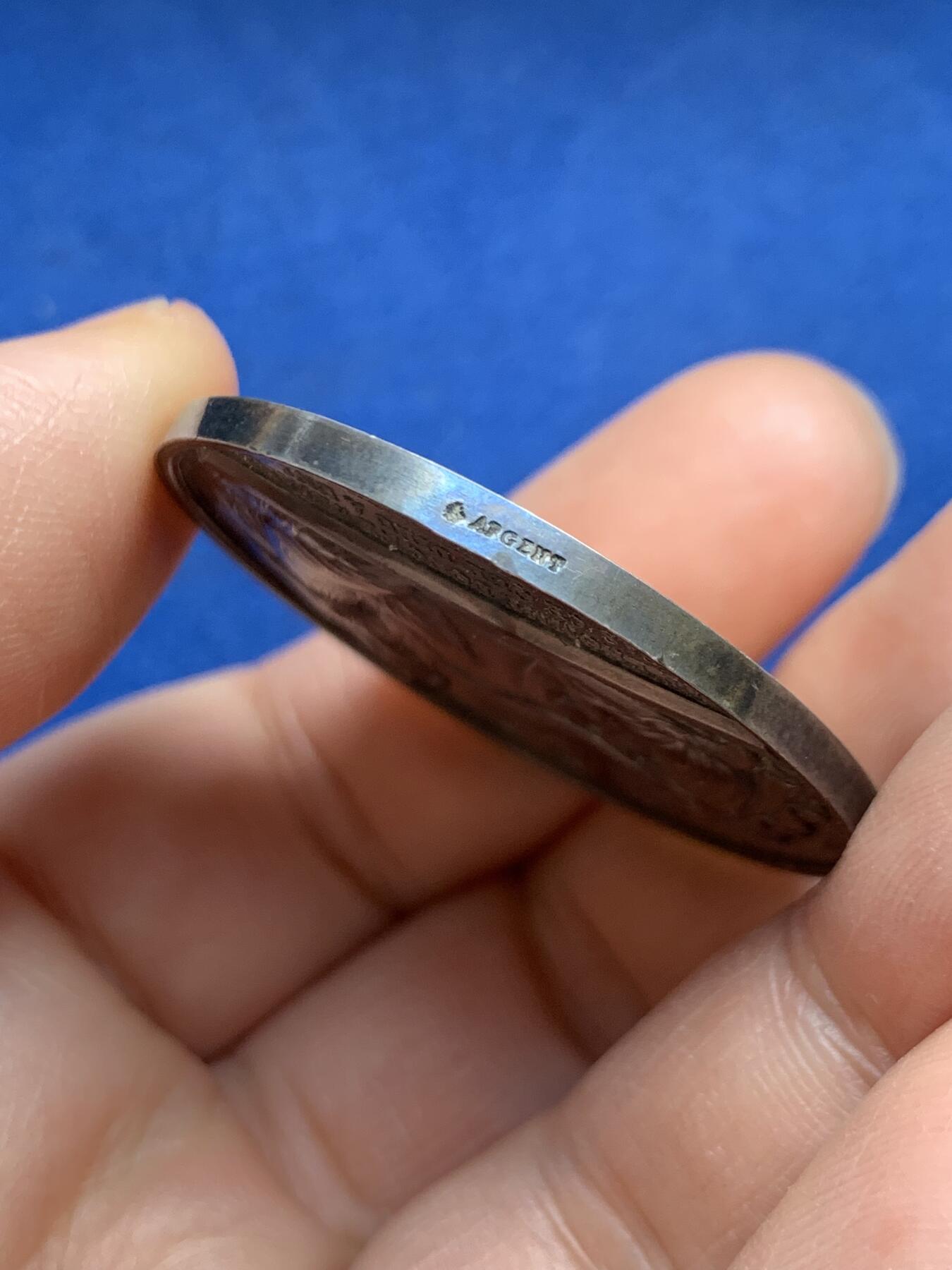 《竞宝斋》第468场 周日，周一 2场连拍 （全场包邮）欢迎送拍 法国婚姻与爱情纪念银章，24.53g，39.1mm，蜜蜂边铭