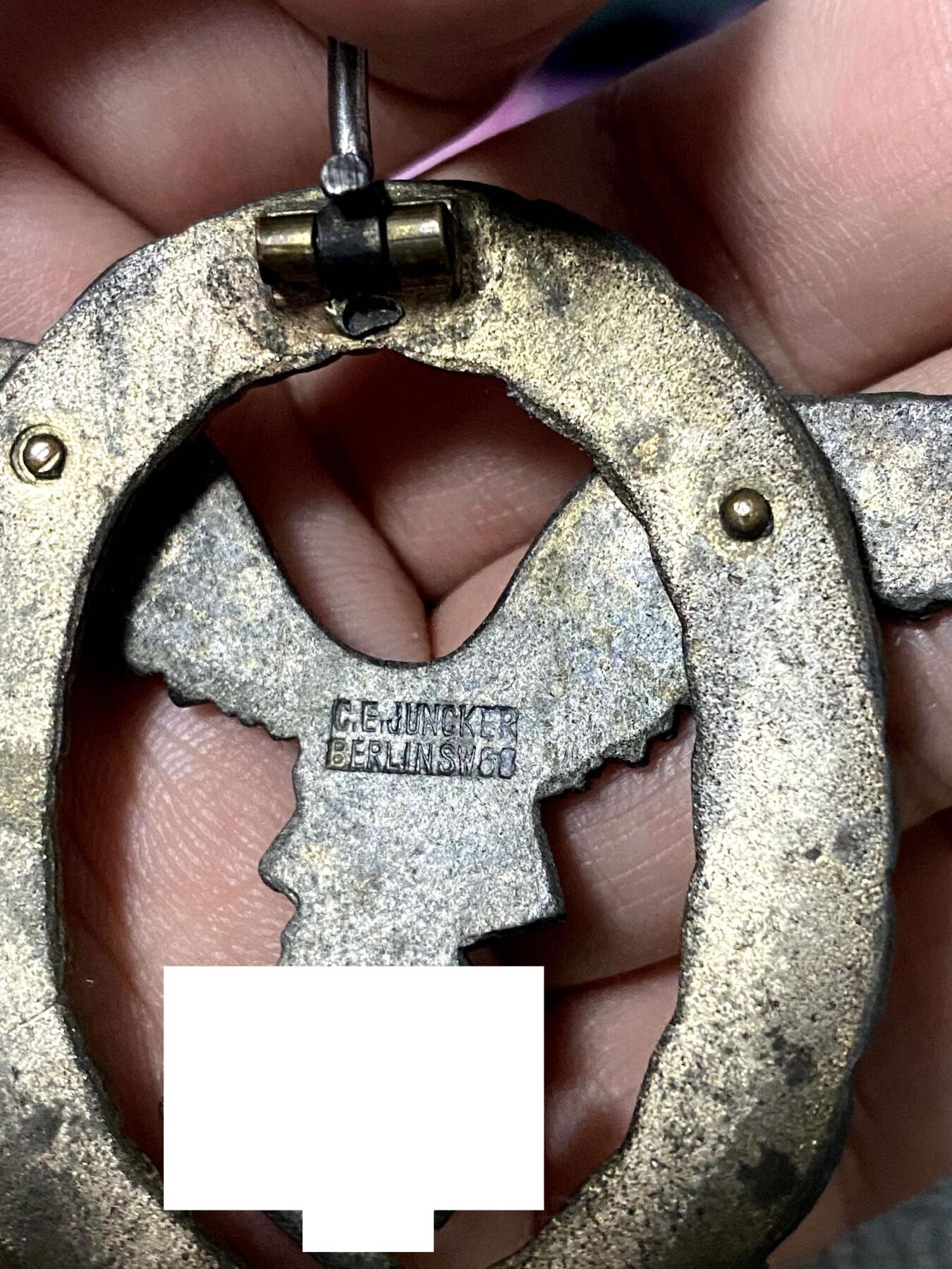 美德苏勋章奖章拍卖 本次各种都有 取消了保留价模式  德因原因只上2-3图 具体的想要的请联系我要完整图。都经过讨论未标明则全部是原品，保真 放心拍。3月4日晚上九点结束在麦稀奇 找不到的加我qq或者微信都是184277308备注苏章拍卖。