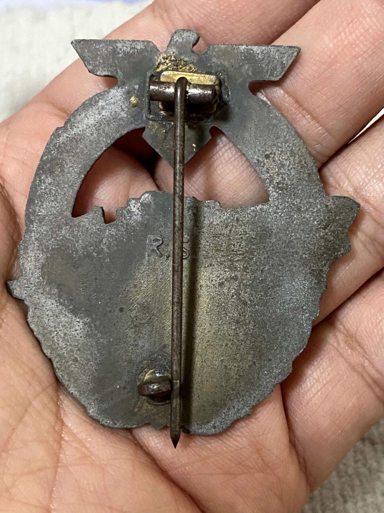 美德苏勋章奖章拍卖 本次各种都有 取消了保留价模式  德因原因只上2-3图 具体的想要的请联系我要完整图。都经过讨论未标明则全部是原品，保真 放心拍。3月4日晚上九点结束在麦稀奇 找不到的加我qq或者微信都是184277308备注苏章拍卖。