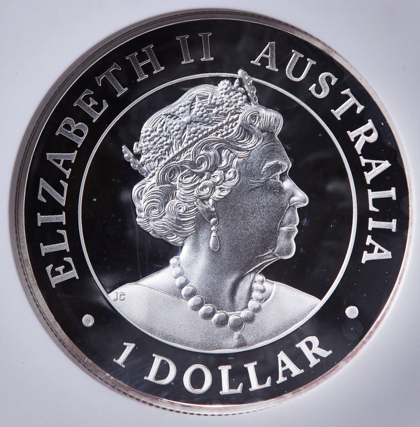 【俄甄集藏】2026年(049)03-18星期三 晚 19:30 全场包邮 澳大利亚2020年珀斯厂楔尾雕曲面1盎司精制1元银币，NGC Gem Proof，特殊标签，重1盎司，999银，发行量5000枚，盒体边缘有小裂，见详图