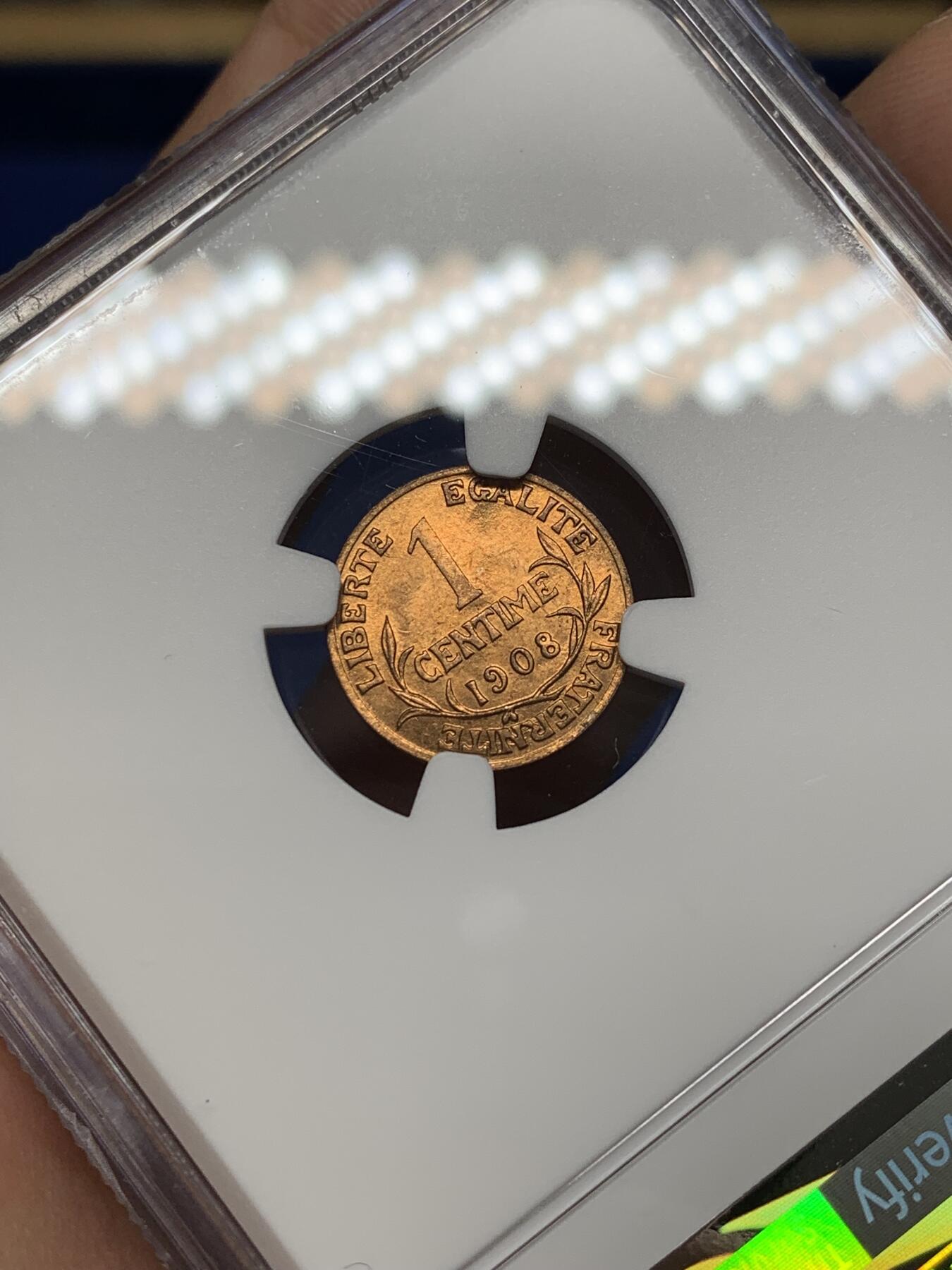 《竞宝斋》第468场 周日，周一 2场连拍 （全场包邮）欢迎送拍 NGC MS65RB 法国1908年玛丽安娜头像1生丁铜币，来自拍行的小批量库存，百年来未留下丝毫被岁月侵蚀的痕迹，分数也大有低估。