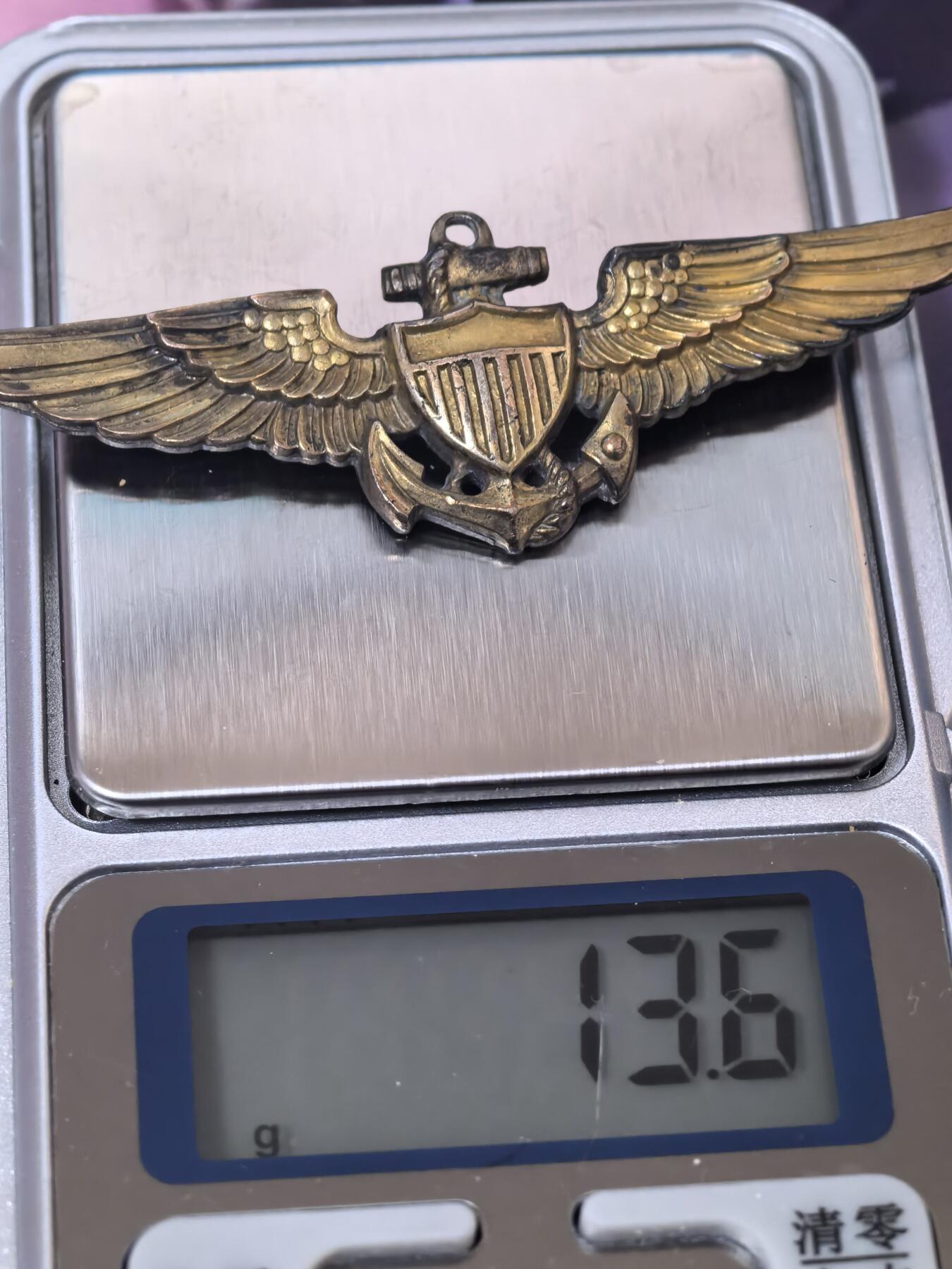 美德苏勋章奖章拍卖 本次各种都有 取消了保留价模式  德因原因只上2-3图 具体的想要的请联系我要完整图。都经过讨论未标明则全部是原品，保真 放心拍。3月4日晚上九点结束在麦稀奇 找不到的加我qq或者微信都是184277308备注苏章拍卖。 1/20 10k sterling，925银包银质量1/20的10k金。和Amico厂，2.75英寸长 1940年代二战时期美国海航纯银包金飞行翅膀和陆航观察员纯银飞行翅膀 和上面那个一起来的 单独拍