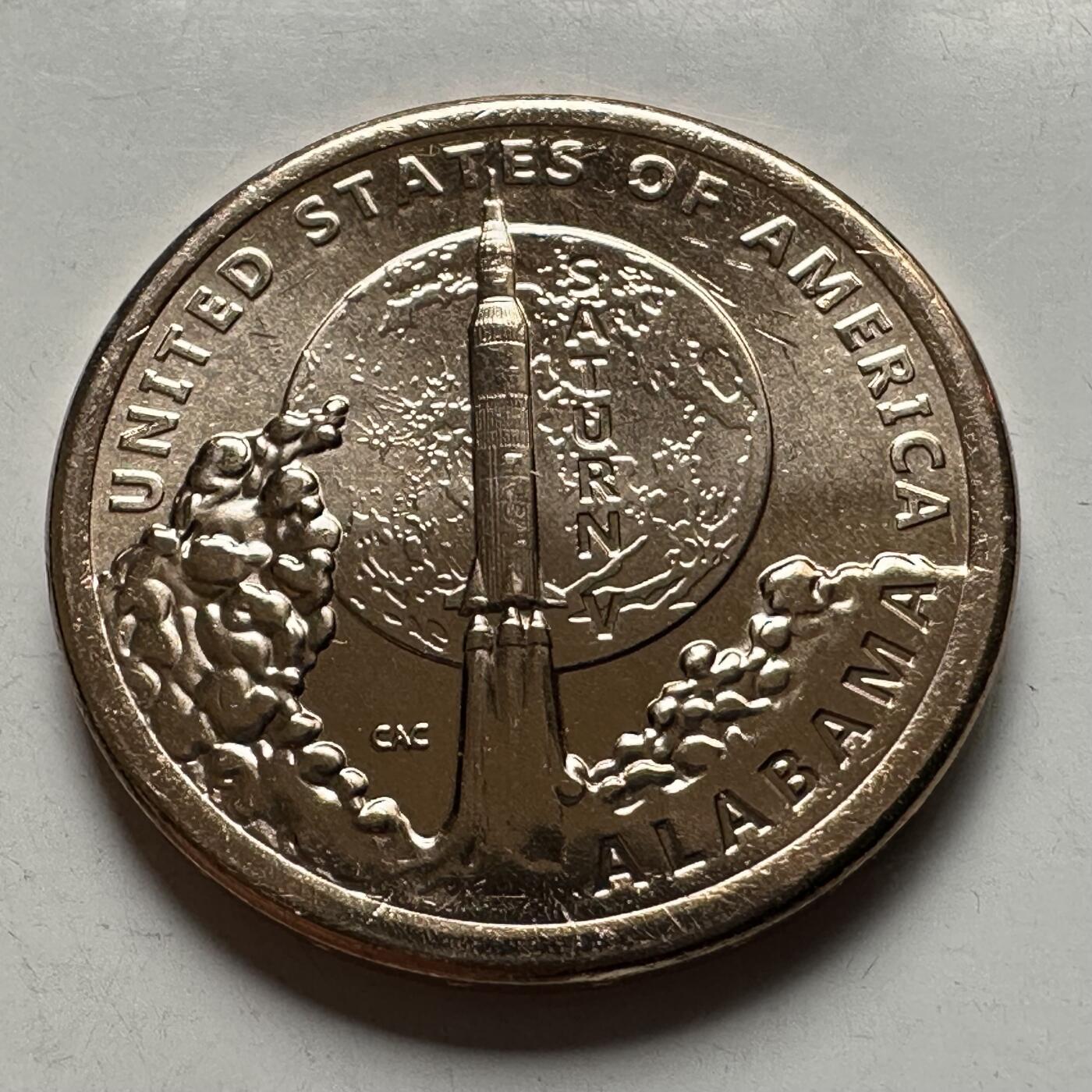 🌹外币初藏🌹🐯2026年第26场  各国纪念币专场 每周二四六晚8️⃣点 接代拍  美国 2024年 创新者系列阿拉巴马州主题 纪念土星五号火箭的航天工程创新成就 1元纪念币