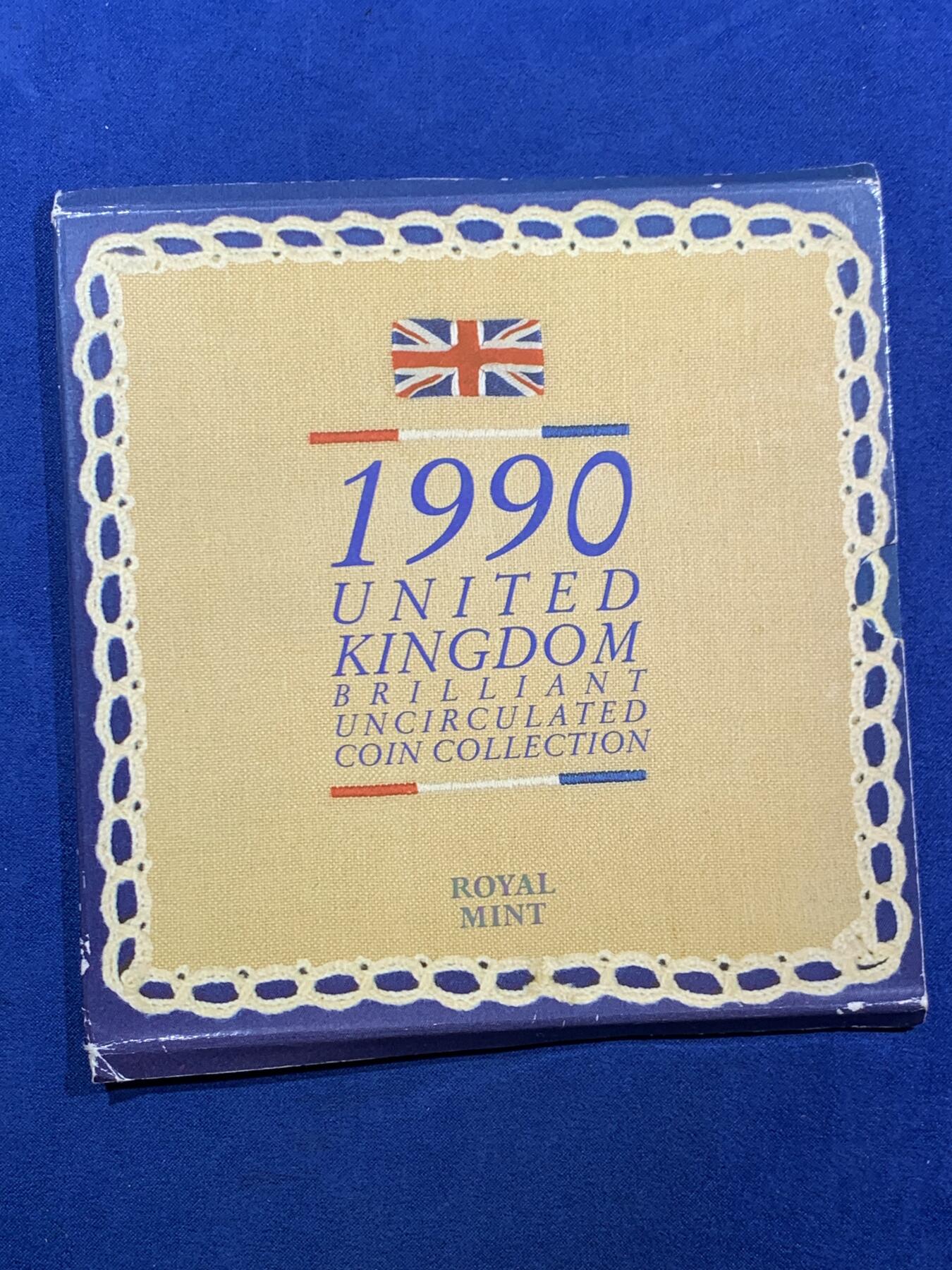 《竞宝斋》第468场 周日，周一 2场连拍 （全场包邮）欢迎送拍 英国1990年套币，带1枚1英镑威尔士韭葱纪念币，8枚币，盒证齐全，品相精美