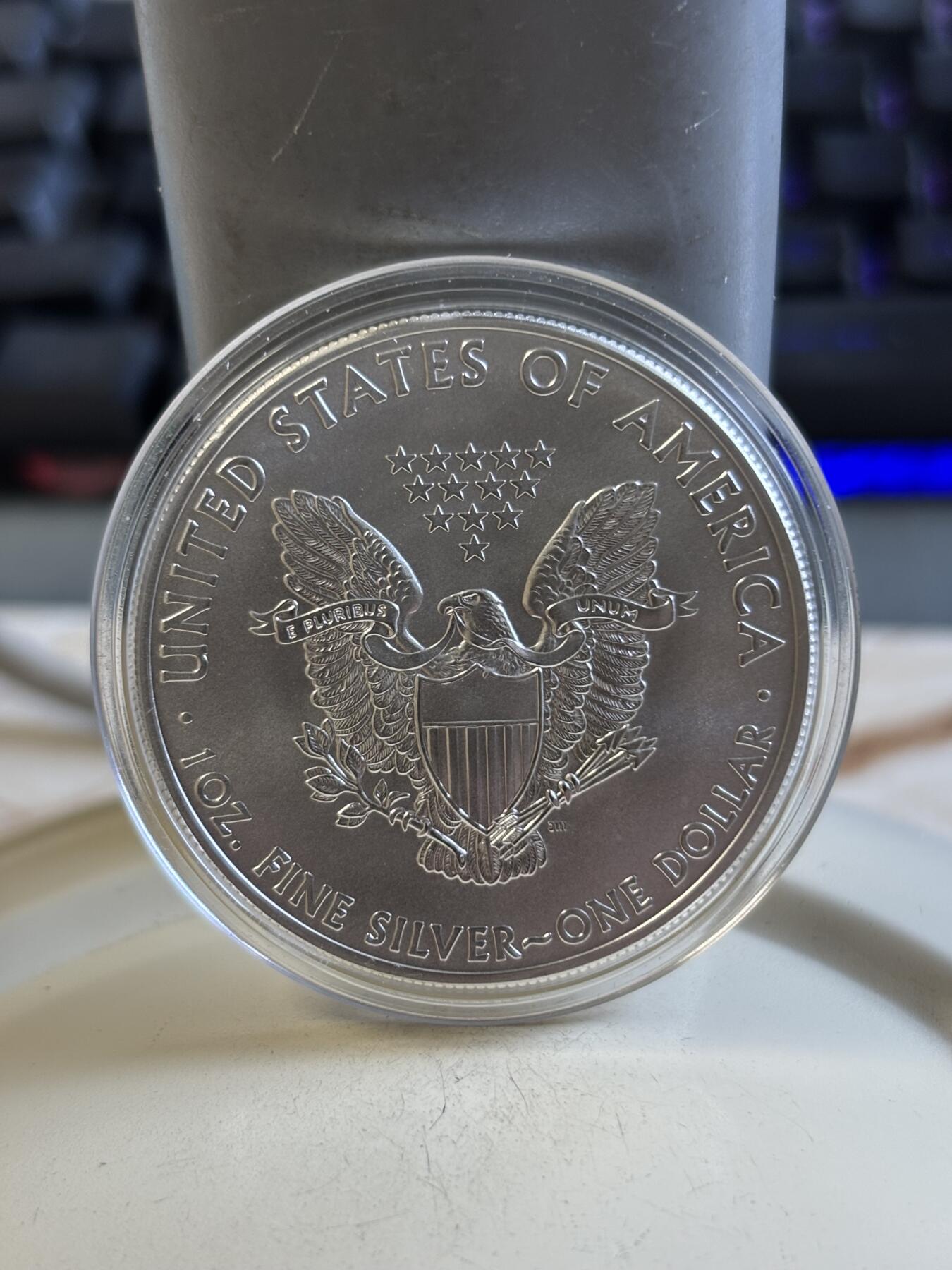 第193期拍卖 美国2014年鹰洋行走女神呢水瓶座1盎司纪念彩银币带证书，999银，发行100枚