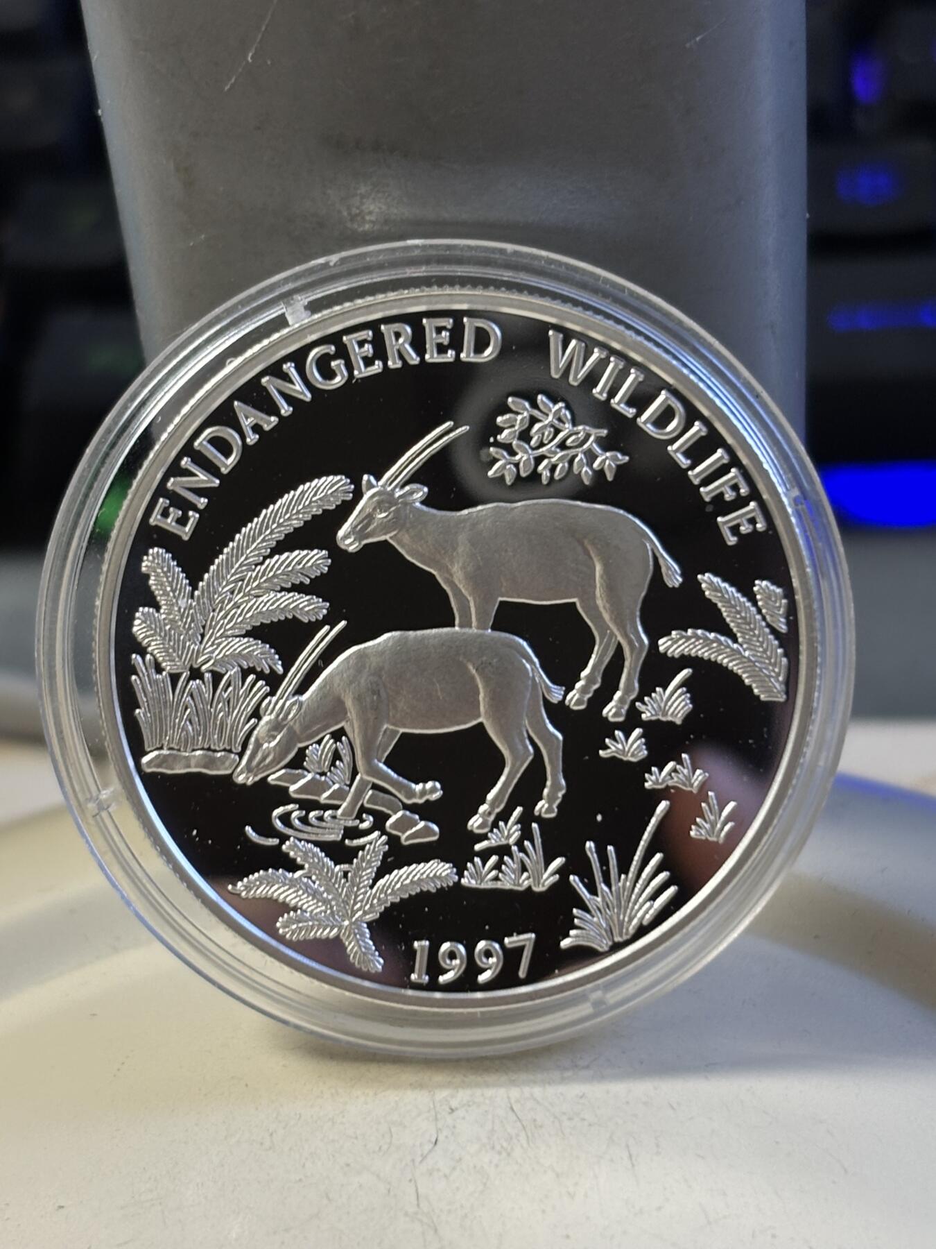 第193期拍卖 老挝1997年濒危野生动物长角沙奥拉纪念银币，1盎司，925银，发行15000枚