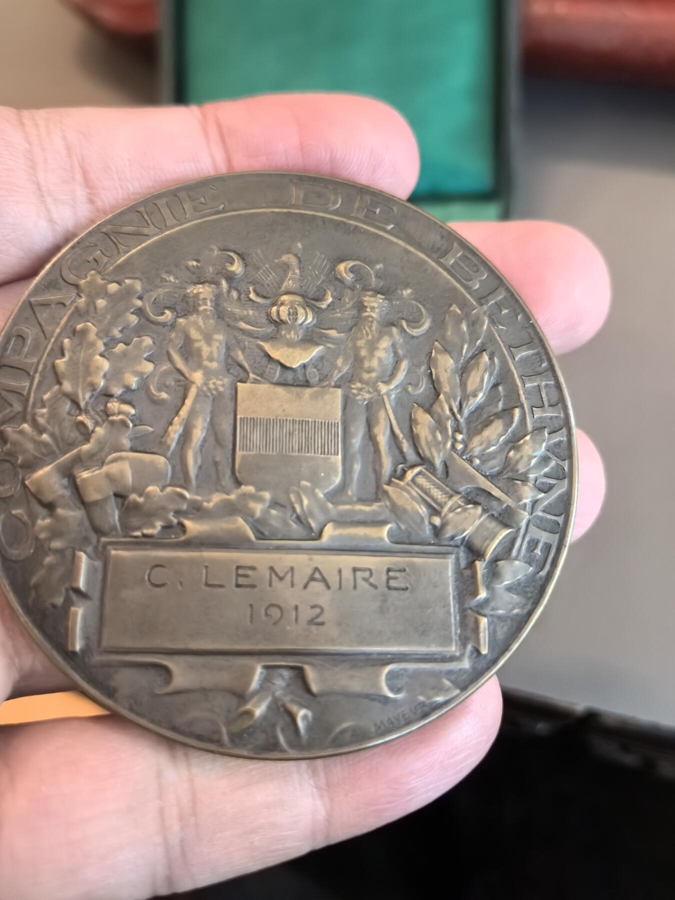 欧洲微章、铜章、银章和银币第三场 法国**贝蒂讷矿业公司于1912年颁发的服务纪念章，授予了C. Lemaire先生，由雕刻师A. Mayer设计