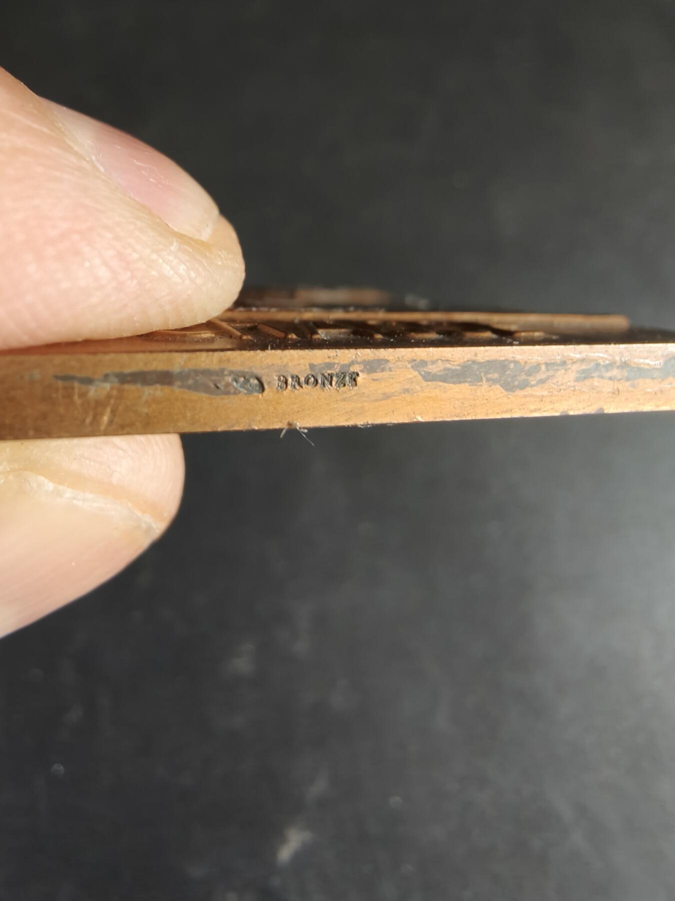 老王徽章第186期 法国省级高级狩猎联合会方形大铜章     大师莫隆与Clemenich联合创作     尺寸50×52mm     重量96.6g