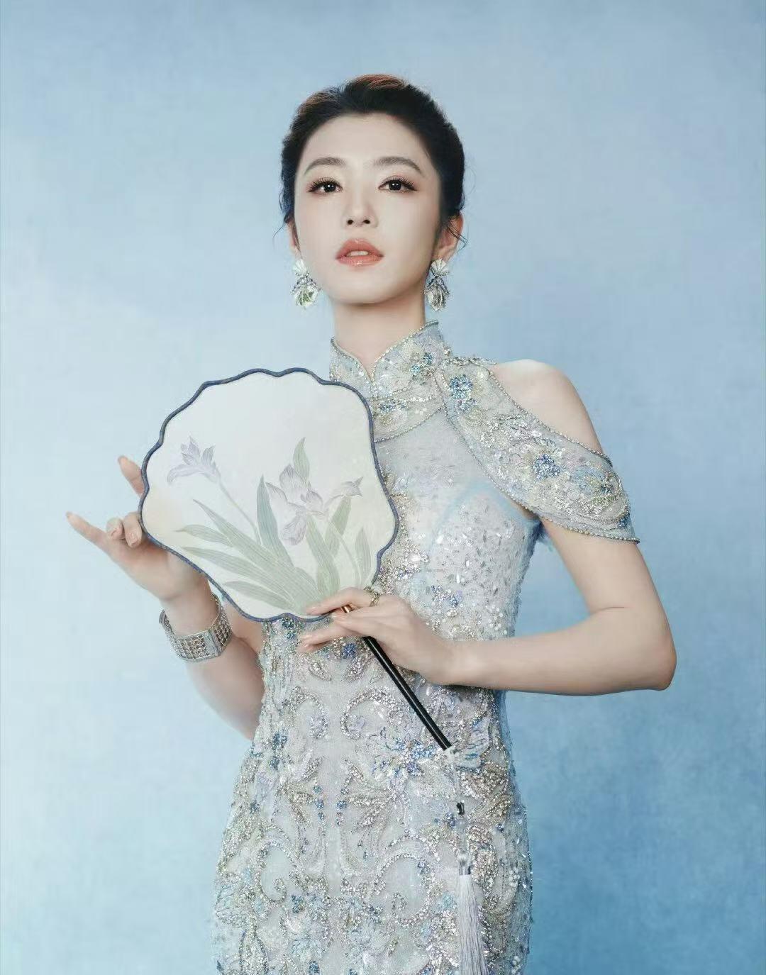 零元拍：凌波踏月，岁序归圆。2026马年春晚《贺花神》腊月水仙花神，越剧名家李云霄亲签水仙花神洛神甄宓春帖