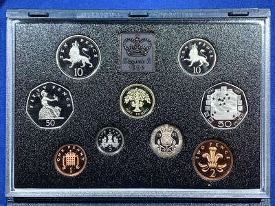 《竞宝斋》第468场 周日，周一 2场连拍 （全场包邮）欢迎送拍 - 英国1992年精制套币，带1枚1英镑橡树精制纪念币，1枚50便士欧洲部长理事会轮值主席精制纪念币，9枚币，盒证齐全，品相精美，高档盒装