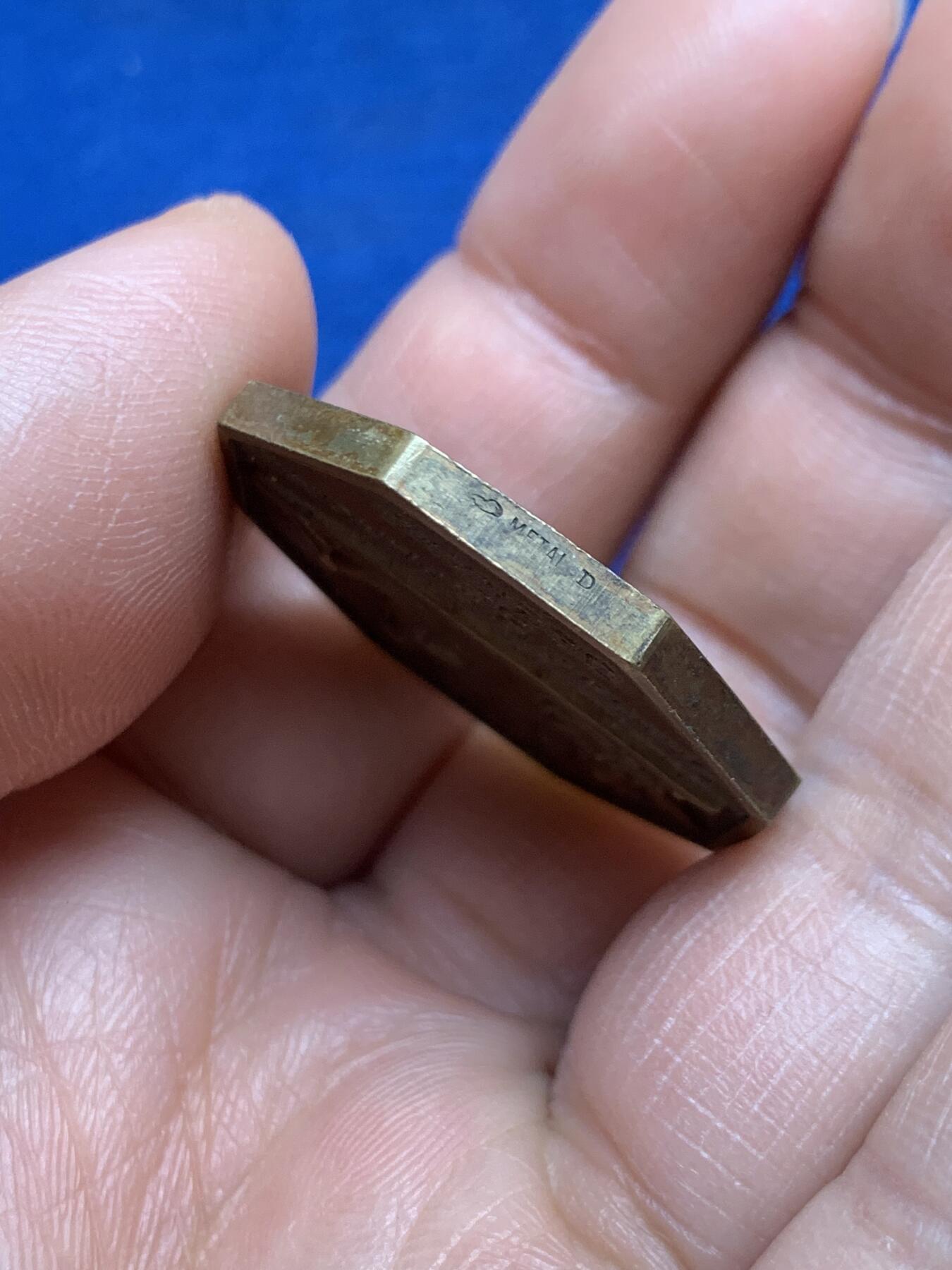 《竞宝斋》第468场 周日，周一 2场连拍 （全场包邮）欢迎送拍 法国塞扎娜储蓄银行八角铜质代币，13.78g，30mm，丰饶角边铭