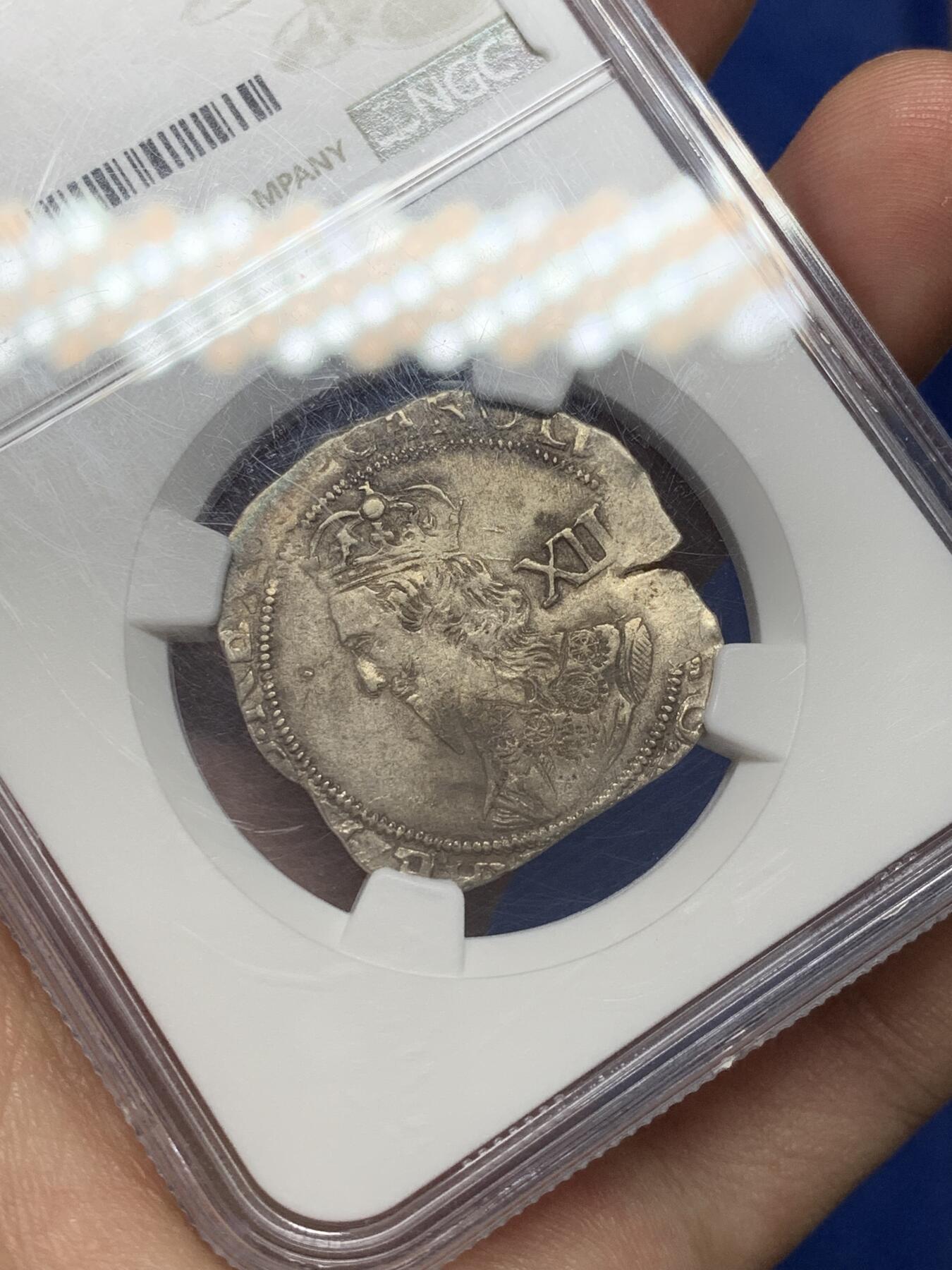 《竞宝斋》第468场 周日，周一 2场连拍 （全场包邮）欢迎送拍 NGC MS62 英格兰1625-49年 查理一世 1先令银币 币面打制清晰 人像面的五官和衣物以及盾徽面都近乎完美打制 国内外首见的高分 NGC唯一冠军分 值得收藏