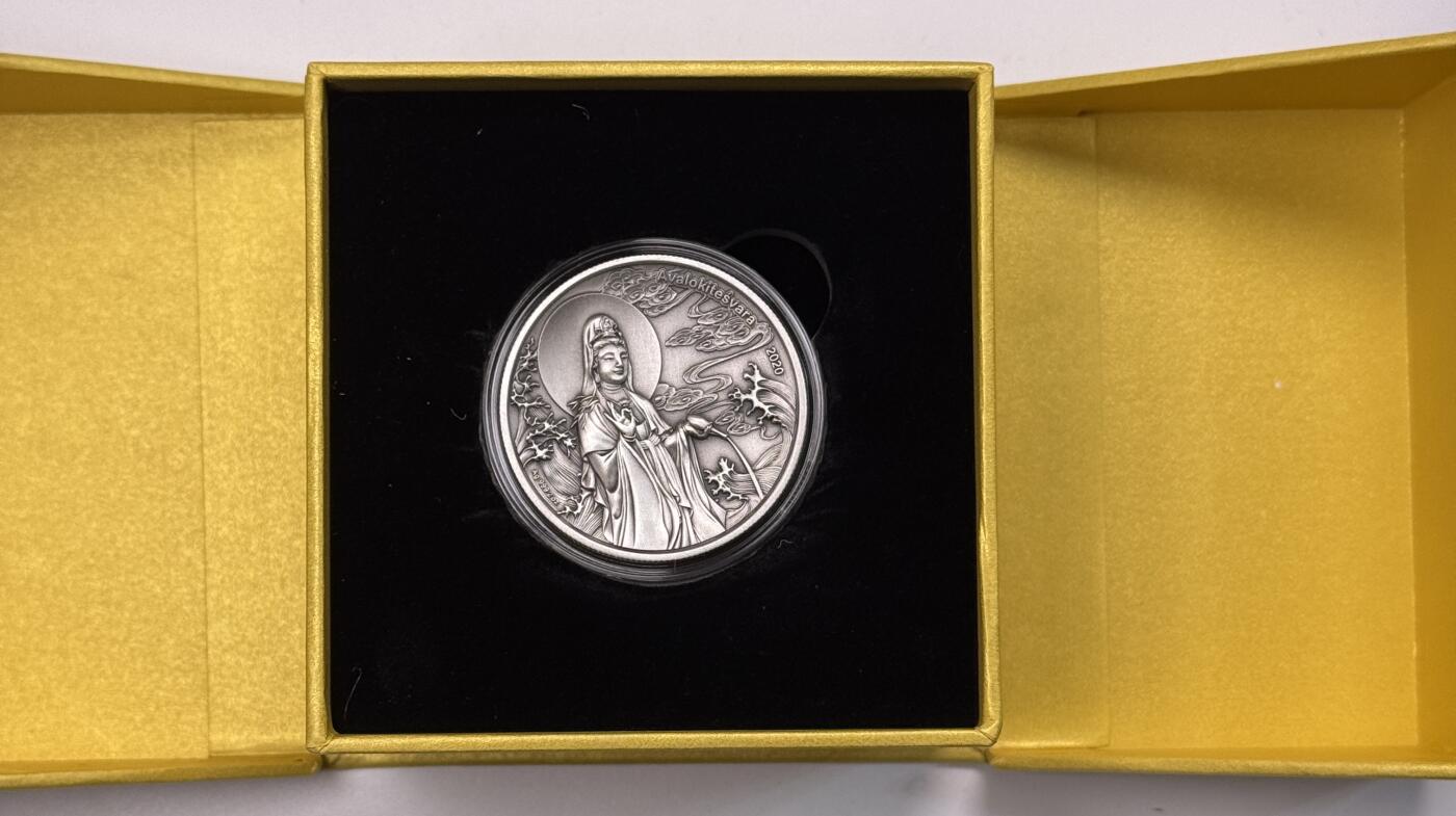 S&S Numismatic世界钱币-拍卖 第121期  萨摩亚2020年 观世音菩萨（梵文Avalokitesvara）5元双面凹高浮雕仿古银币 2盎司999银 发行量：999枚 盒证齐全