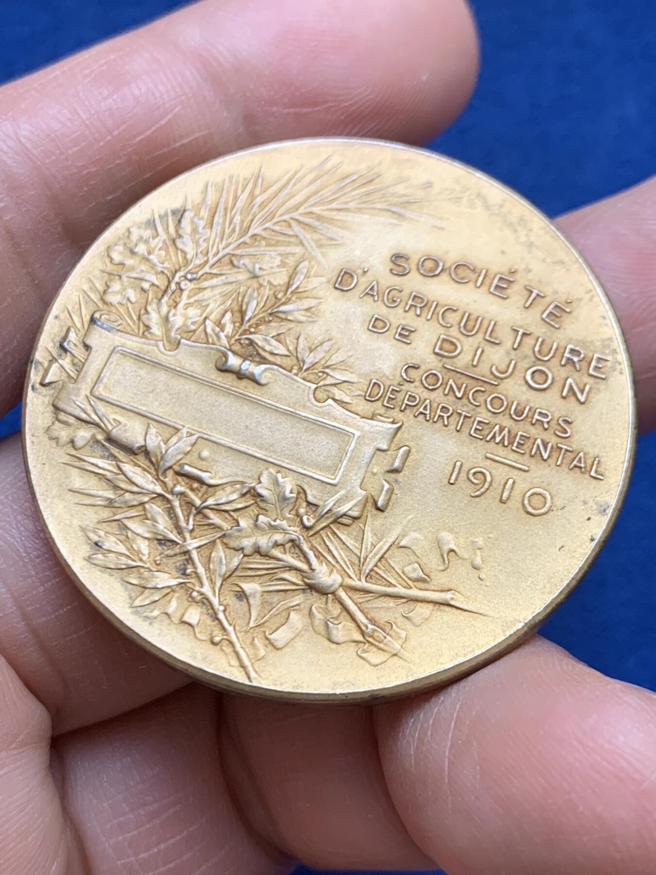 《竞宝斋》第468场 周日，周一 2场连拍 （全场包邮）欢迎送拍 名家名作皮列 法国农业部颁发纪念镀金银章 35.8克 41.5mm 野猪头 菱形银标