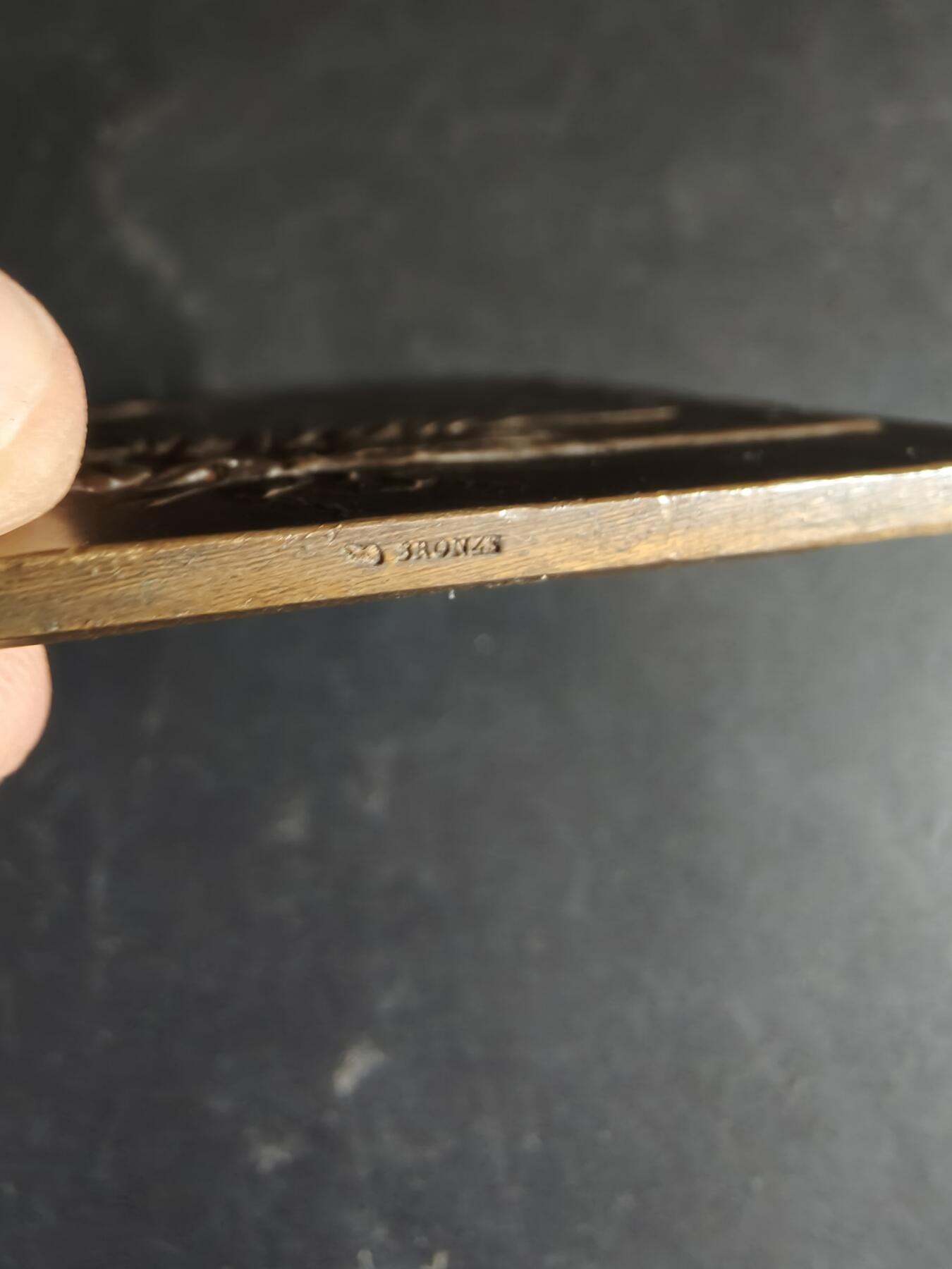 老王徽章第186期 法国罗讷河口省议会体育委员会纪念碑方形大铜章     尺寸68×44mm     重量91.1g