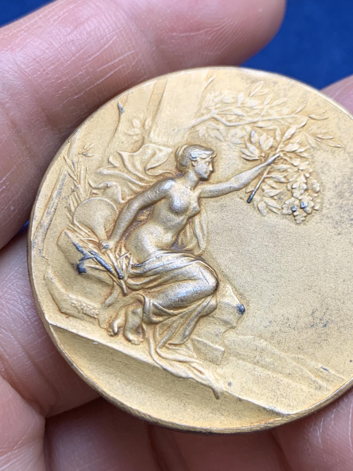 《竞宝斋》第468场 周日，周一 2场连拍 （全场包邮）欢迎送拍 名家名作皮列 法国农业部颁发纪念镀金银章 35.8克 41.5mm 野猪头 菱形银标