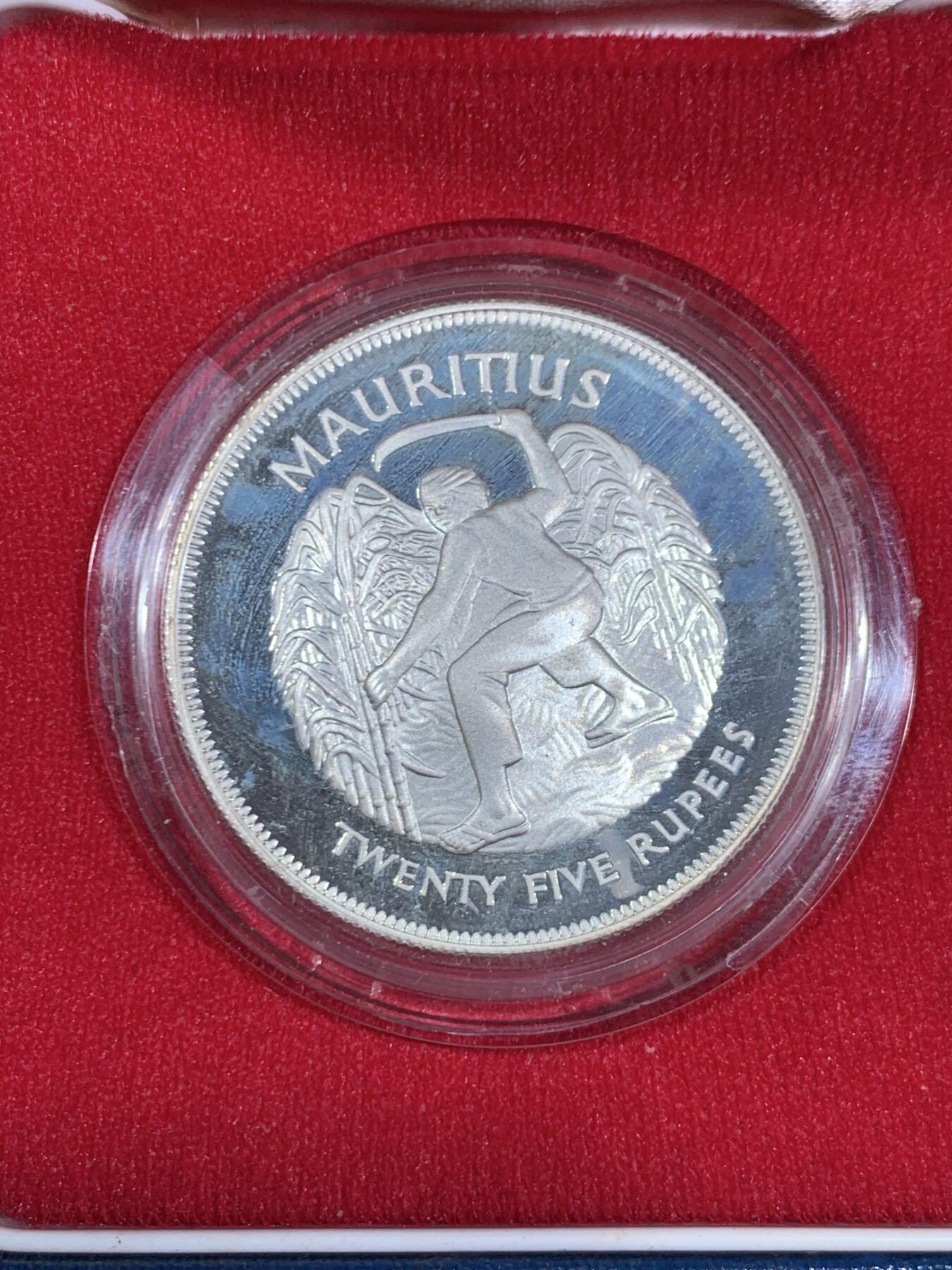 《竞宝斋》第468场 周日，周一 2场连拍 （全场包邮）欢迎送拍 毛里求斯1977年25卢比精制银币，纪念女王登记银禧（28.3克 925银）
