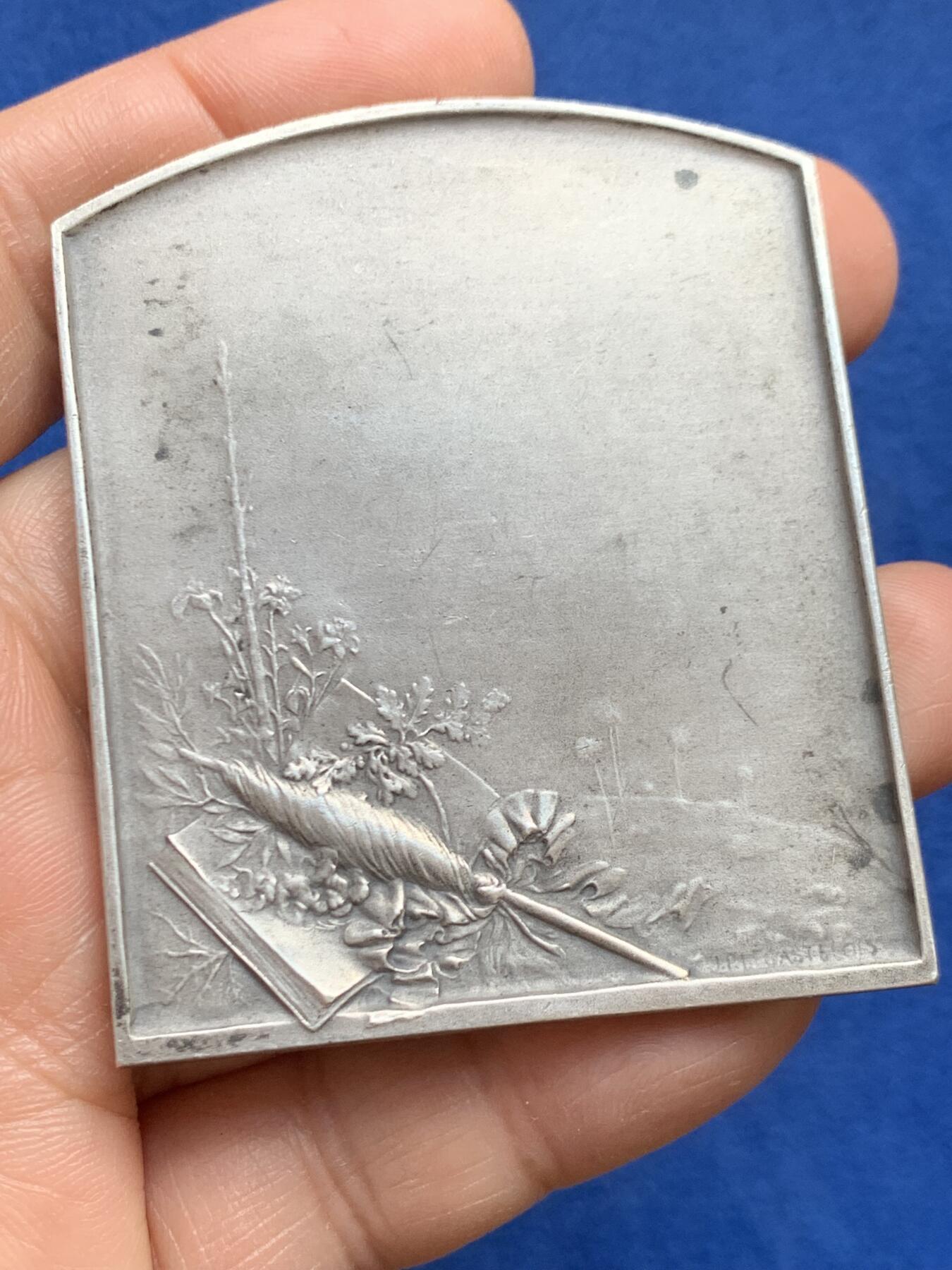 《竞宝斋》第468场 周日，周一 2场连拍 （全场包邮）欢迎送拍 名家名作Legastelois作《母爱》纪念大银章 111.3克 63*52.3mm 丰饶角2银标