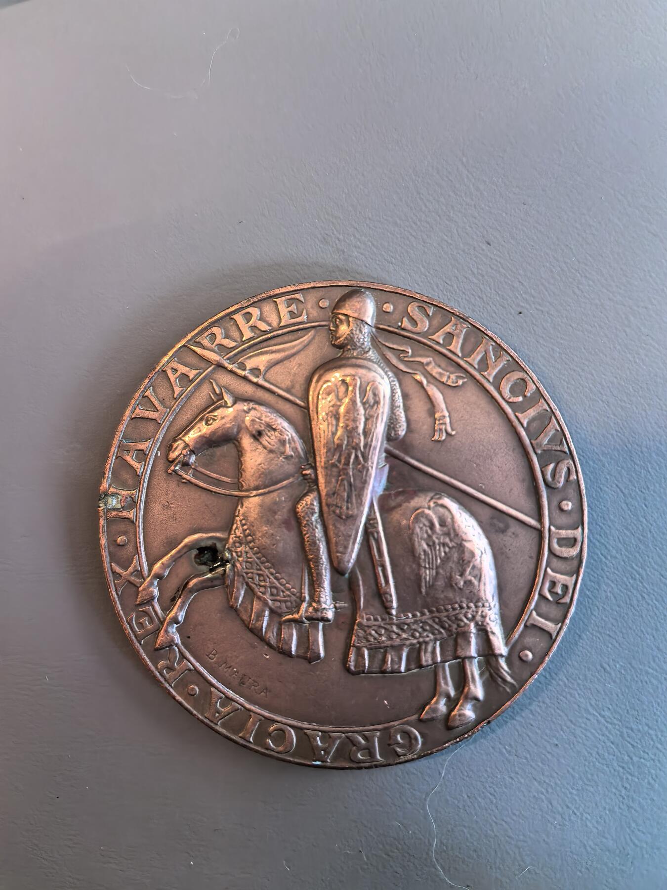 欧洲微章、铜章、银章和银币第三场 西班牙“拉斯纳瓦斯德托洛萨战役七百周年纪念章”由著名雕刻家巴托洛梅·毛拉（Bartolomé Maura y Montaner）于1912年设计。