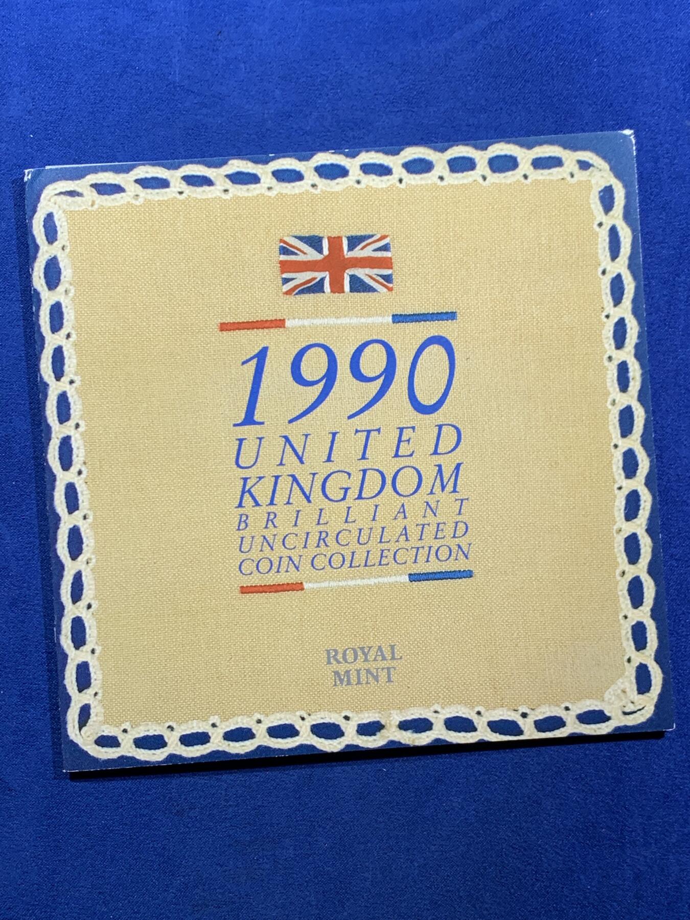 《竞宝斋》第468场 周日，周一 2场连拍 （全场包邮）欢迎送拍 英国1990年套币，带1枚1英镑威尔士韭葱纪念币，8枚币，盒证齐全，品相精美